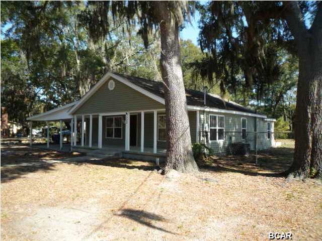 ***BANK OWNED***LOTS OF POTENTIAL! LOCATED ON A LARGE FENCED LOT, THIS HOME HAS PLENTY OF CHARACTER. LOTS OF WINDOWS PROVIDE LOTS OF NATURAL LIGHT, COVERED PORCH, CARPORT, AND A HUGE BACK YARD.