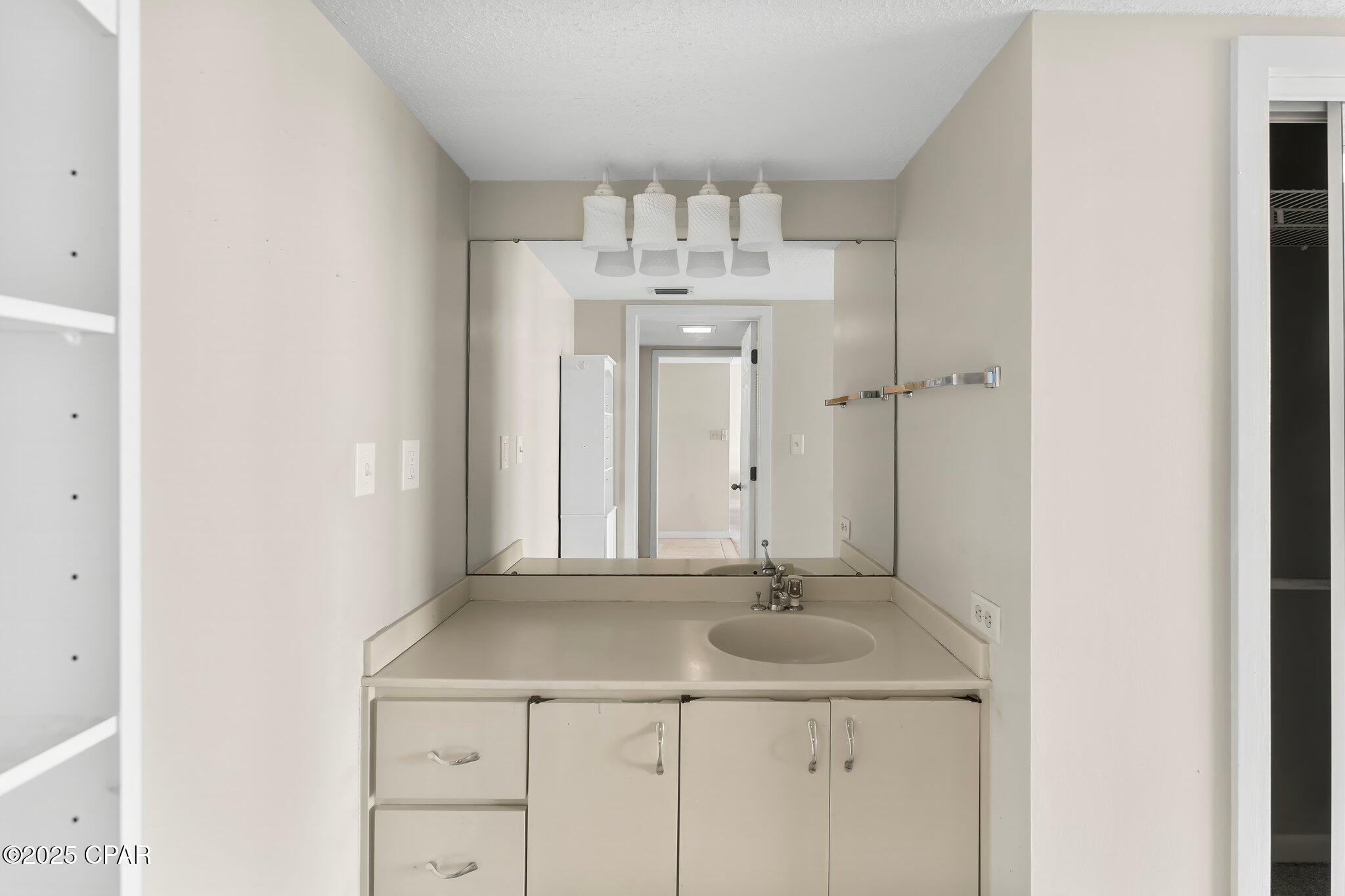 Lagoon Towers Phase I - Residential
