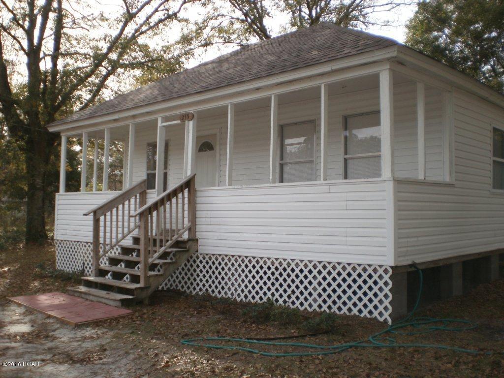 Spacious, 2 bedroom, 2 bath home with large living area and dining area. This home is convenient to Hwy 22 and Callaway Elementary School.