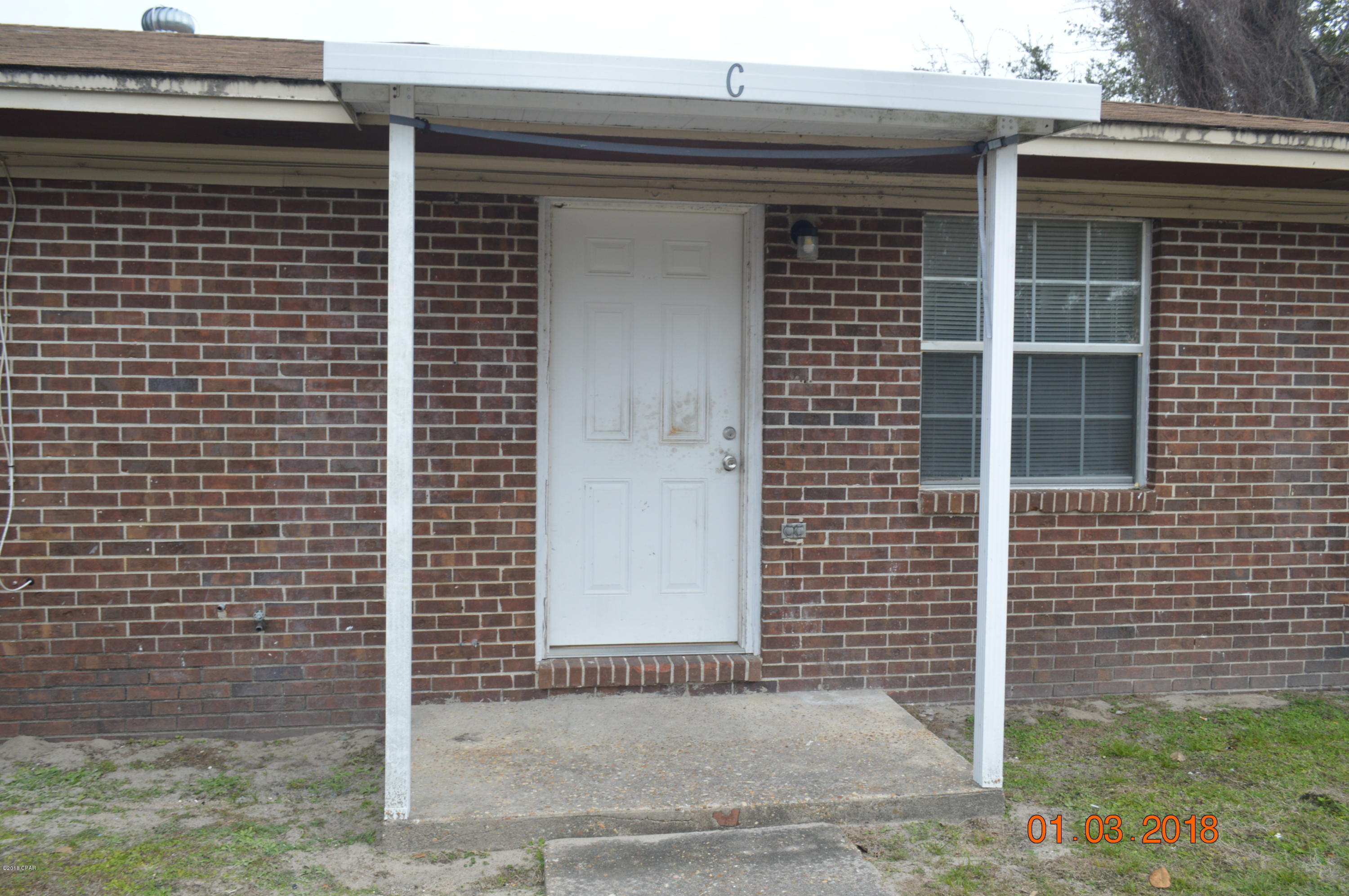 Nice 2bd 1ba duplex close to the college and convenient to the beaches. Open eat in kitchen. Yard care included. No pets please