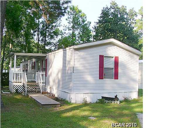 Very nice singlewide mobile home with split bedroom plan, breakfast bar, garden tub, washer/dryer connections, central heat/air and covered front deck.