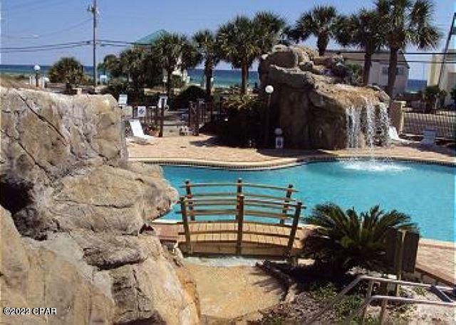 Great 2 Bd 1 1.5 Bath, great investment opportunity to own in a West-End Condo.  3 pools, 2 tennis courts, workout room.