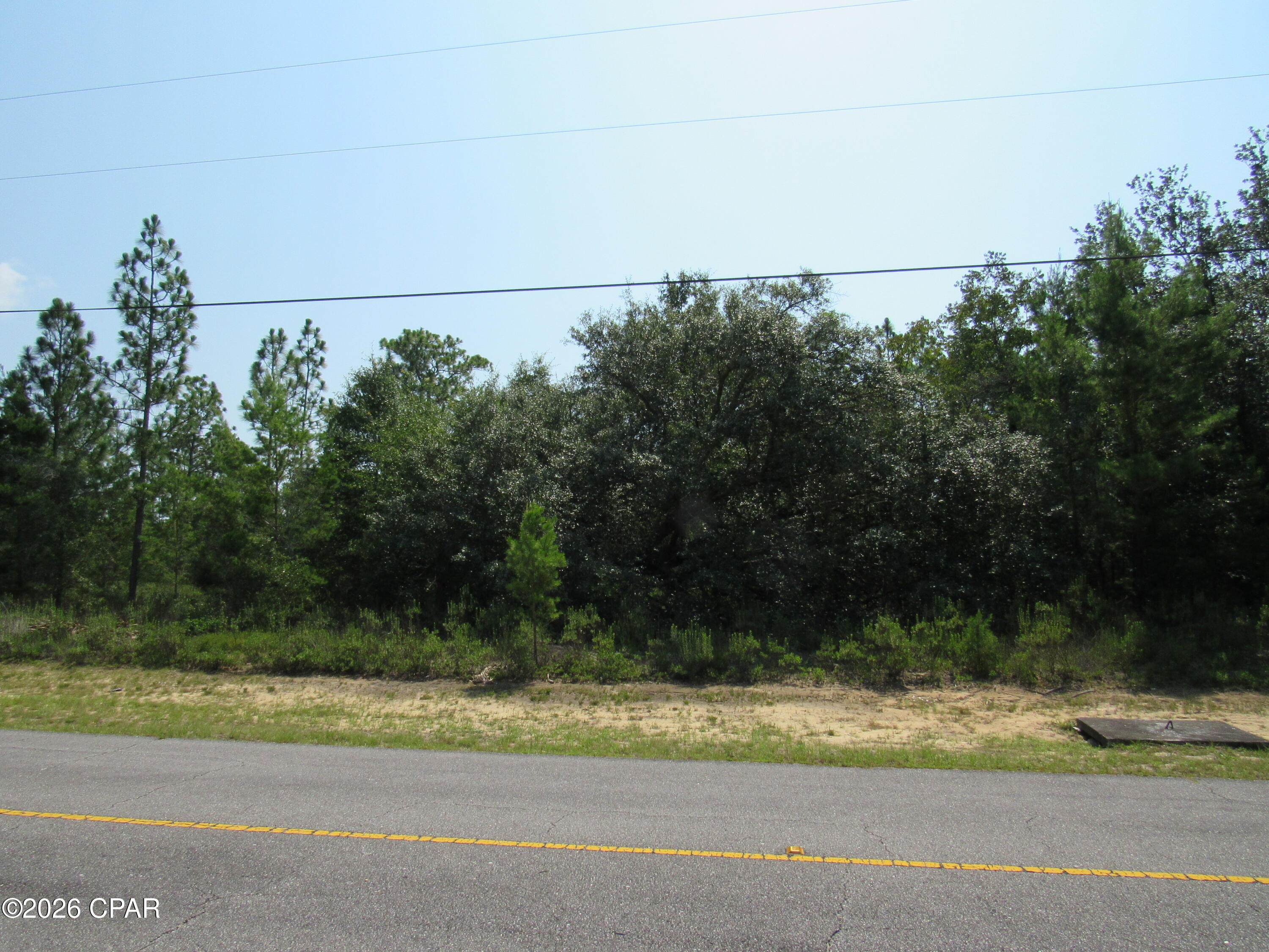 Build your dream home in a quaint community that offers golf, fishing, and other outdoor activities to keep you entertained year round. Minutes from all the surrounding cities ( Chipley, Marianna, Panama City and the beaches.)  This property has been left to it's natural state so you pick how much you want to keep natural and where you want your home to sit. Great investment property for your portfolio or start your new adventure now.