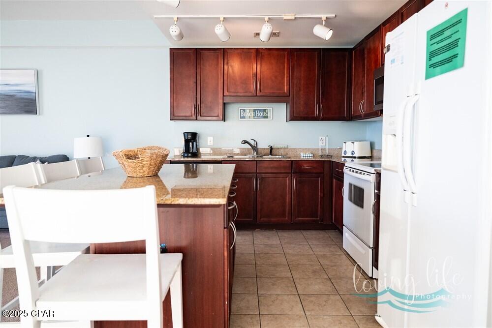 GREAT PRICE  SELLER SAYS BRING ALL OFFERS This premium gulf view condo welcomes you home. the entire space is flooded with the warm Florida sunshine that compliment the location.
Fully Furnished the condo is ready to become your personal oasis.
this resort boasts 5 pools, to include zero entry heated kiddy , 2 hot tubs, ,fitness center putting green, multiple eateries board walk and Nightly water Fountain light show
All meausurements to be verifies by buyer