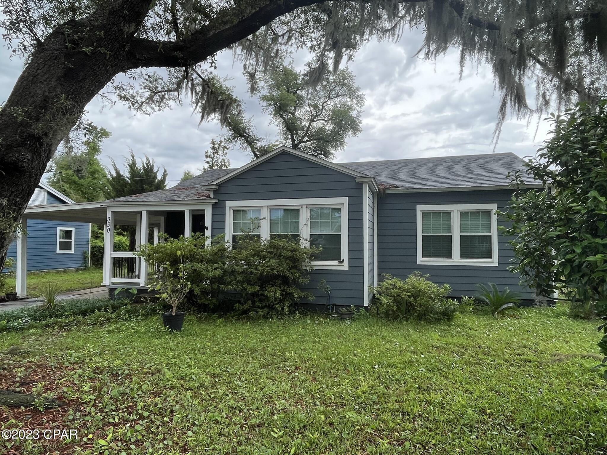 Must See in the Cove. Large updated 2,070sqft 3bd 3ba home. features crown molding, lvp flooring, new cabinets, granite counters in kitchen and bathrooms-Large additional flex space that could be turned into bedroom, office space or whatever you desire. Open back deck & fenced back yard. Non-warranted W/D included. Small pet allowed with non-refundable pet fee of $300.