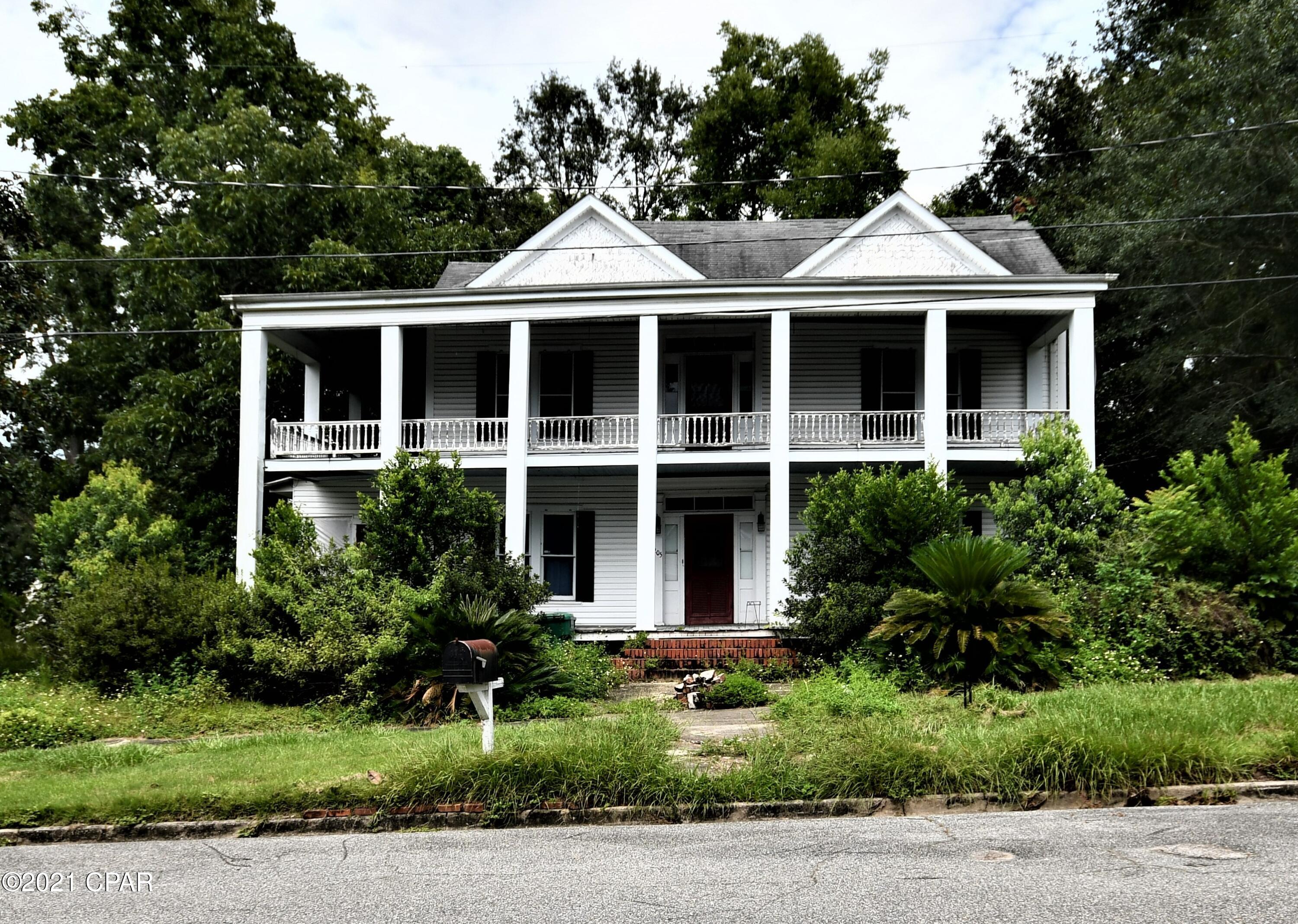 Beautiful 5 bedroom Victorian home built in 1900 This would make a great home for someone looking to live in the Gone with the wind era. It also would make a great bed and breakfast or Restaurant. Huge corner lot could easily put a parking garage or an amazing garden sitting area with Gazebo. Or even benches throughout a rose garden. So many opportunities here. High Ceilings.. Amazingly large bedrooms.. Yes the house needs work there was an addon utility room that has a roof leak, but no leaks in the main structure that I saw. The original hardwood floors could be sanded and redone. The kitchen needs to be completely redone.



SELLER FINANCING WITH 100k DOWN