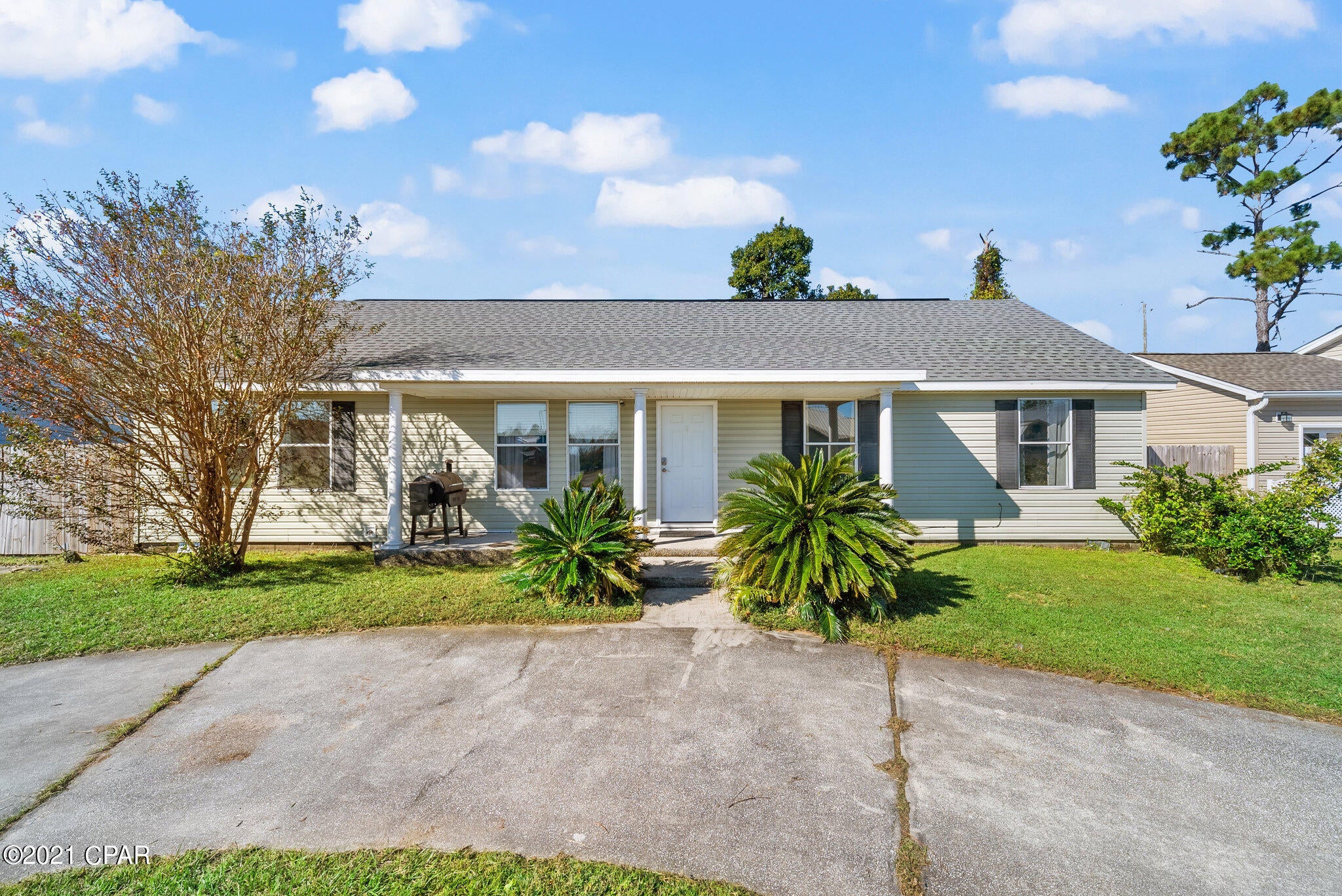 'CURRENTLY UNDER CONTRACT, SELLER ACCEPTING BACKUP OFFERS' This modular home was completely remodeled down to the studs in 2019!  New roof, new HVAC and ductwork, new hot water heater, new laminate vinyl flooring, new cabinets with soft close drawers, granite counter tops, stainless steel appliances, and a new fence!  Master bath has a dual vanity, and a walk in closet.  Split floorplan with 4 spacious bedrooms!  Super close to TAFB!  Don't miss out on this amazing opportunity! Measurements to be verified by buyer if deemed important.