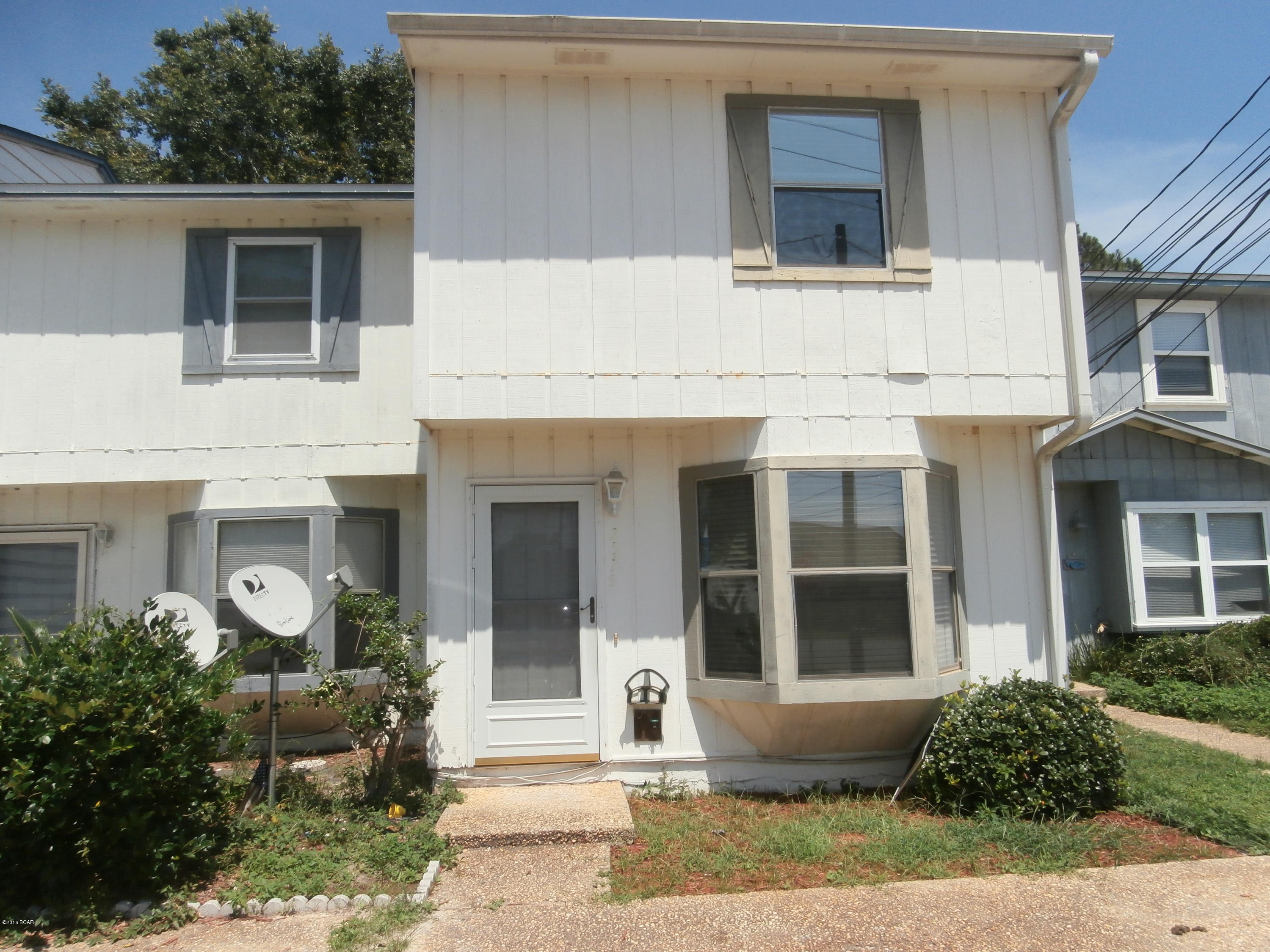 Attractive 2bd/1.5ba townhouse for rent near Grand Lagoon w/ updated kitchen. All exterior siding is being replaced. 

Pets negotiable, restrictions apply.



This home is on self show and is available 7 days a week between 7am and 7 pm.  Copy this link to your browser to schedule a showing at your convenience.  

https://secure.rently.com/properties/218997