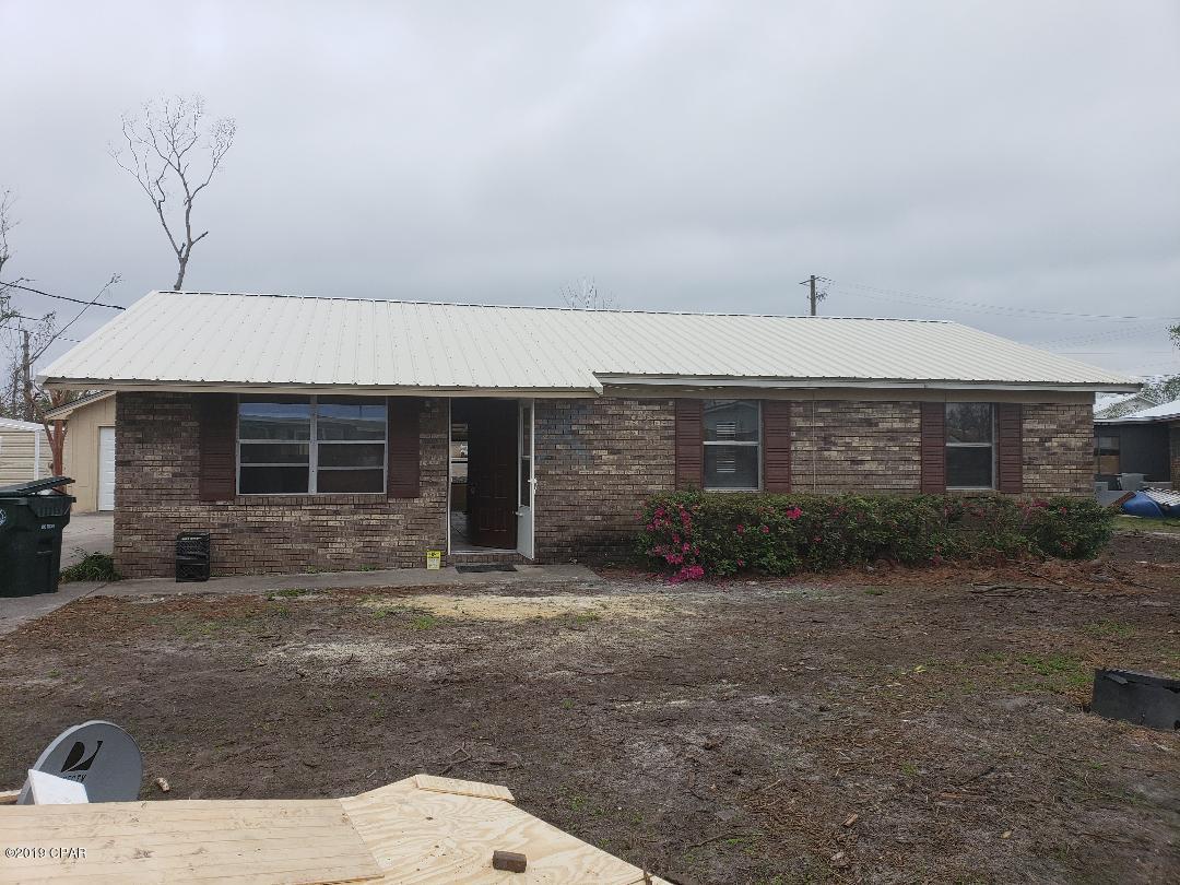 Move in ready all brick home! Close to shopping,schools, restaurants etc...New roof and paint. All sizes are approximate...please verify if important.