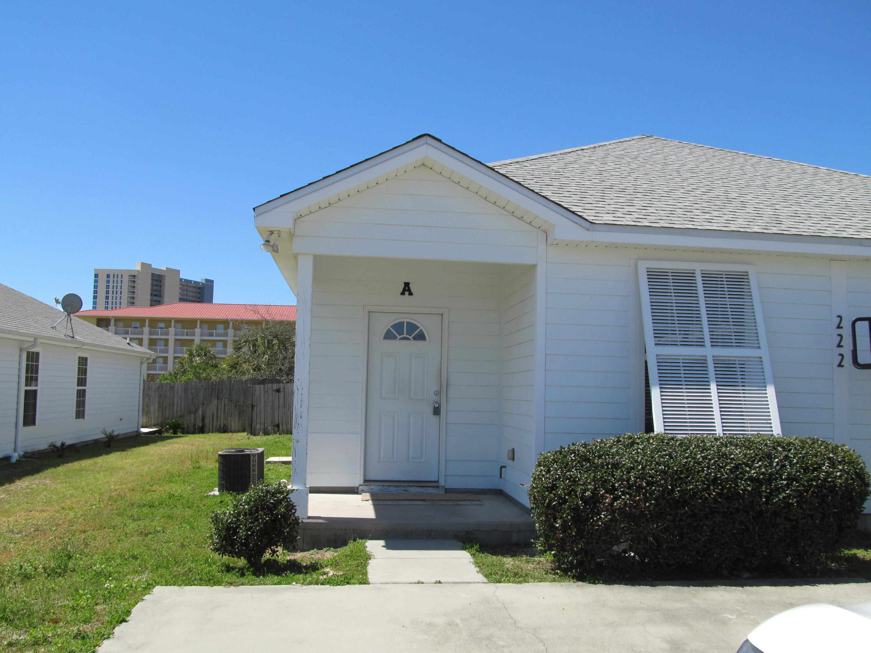 Very nice 3 bedroom 2 bath duplex-this home offers extra storage room that can be used as office- laundry-- washer & dryer hook ups for full size appliances- The back is fenced with a deck-