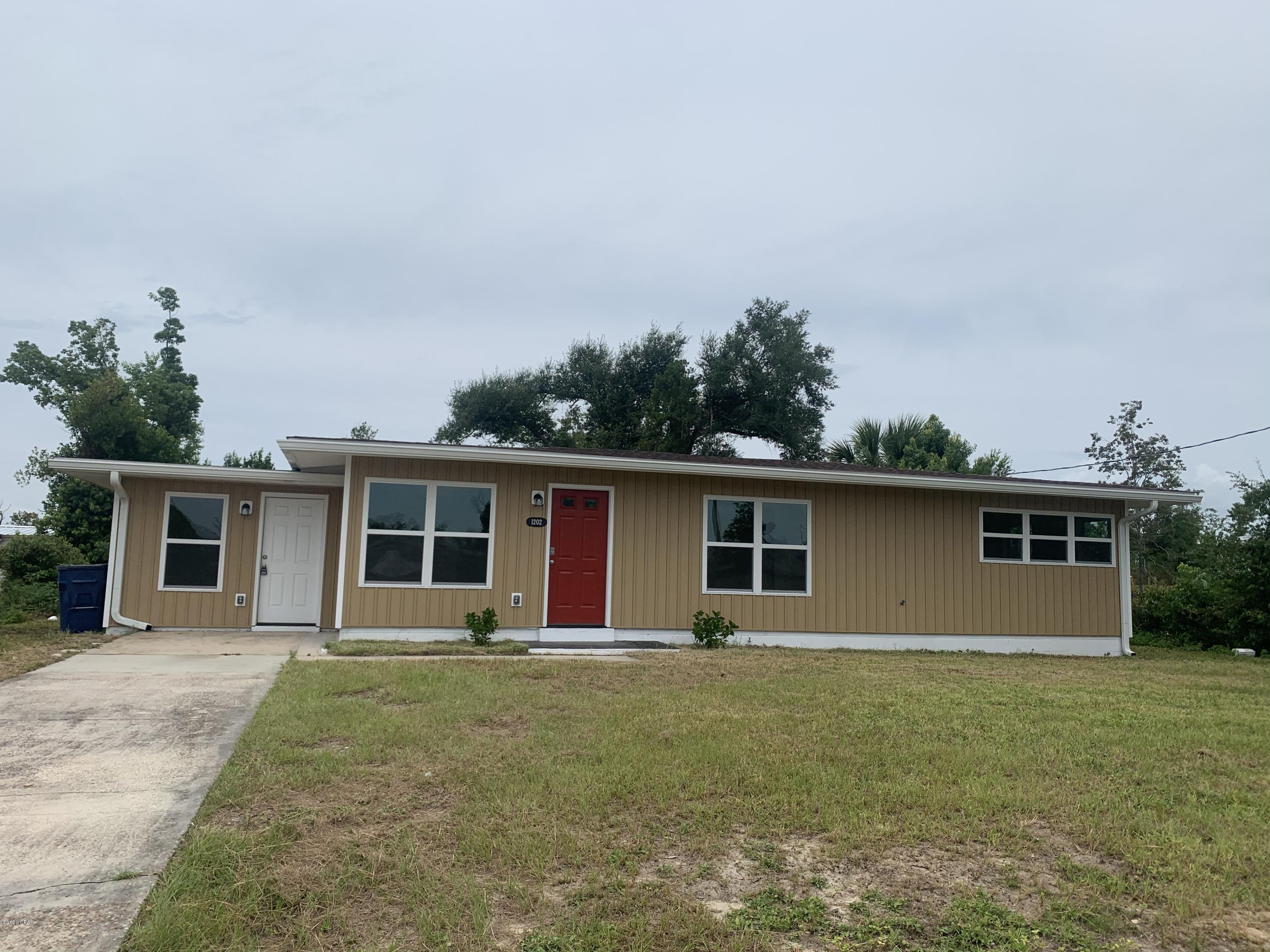 Newly remodeled 3 bed 2 bath home centrally located off of Stanford Rd. Has additional space with separate entrance that could be used as an office, bonus room, or small fourth bedroom. Features a galley style kitchen with new stainless steel appliances with separate living and dining areas. Large laundry room with washer and dryer connections. Has ample yard space in both the front and back.
