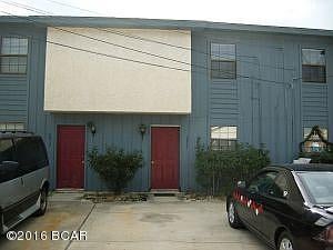Attached unit within walking distance to the beach. Open floor plan, washer & dryer connections, shared fenced backyard, and storage room.