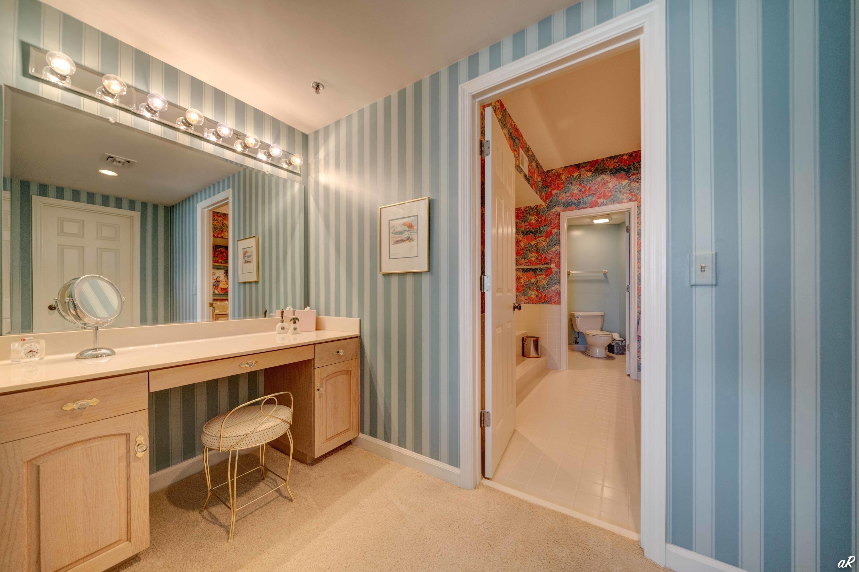Summerwinds Condo - Residential