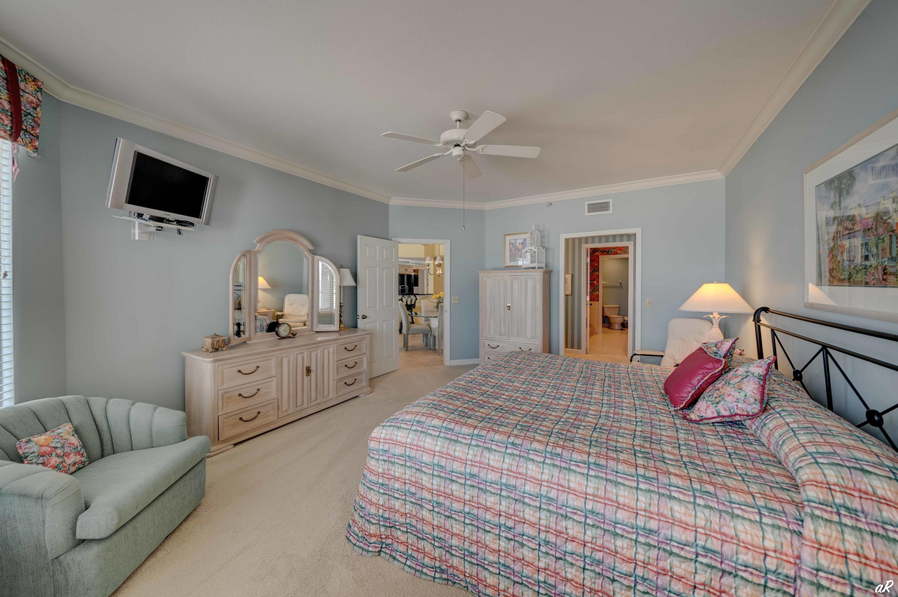 Summerwinds Condo - Residential