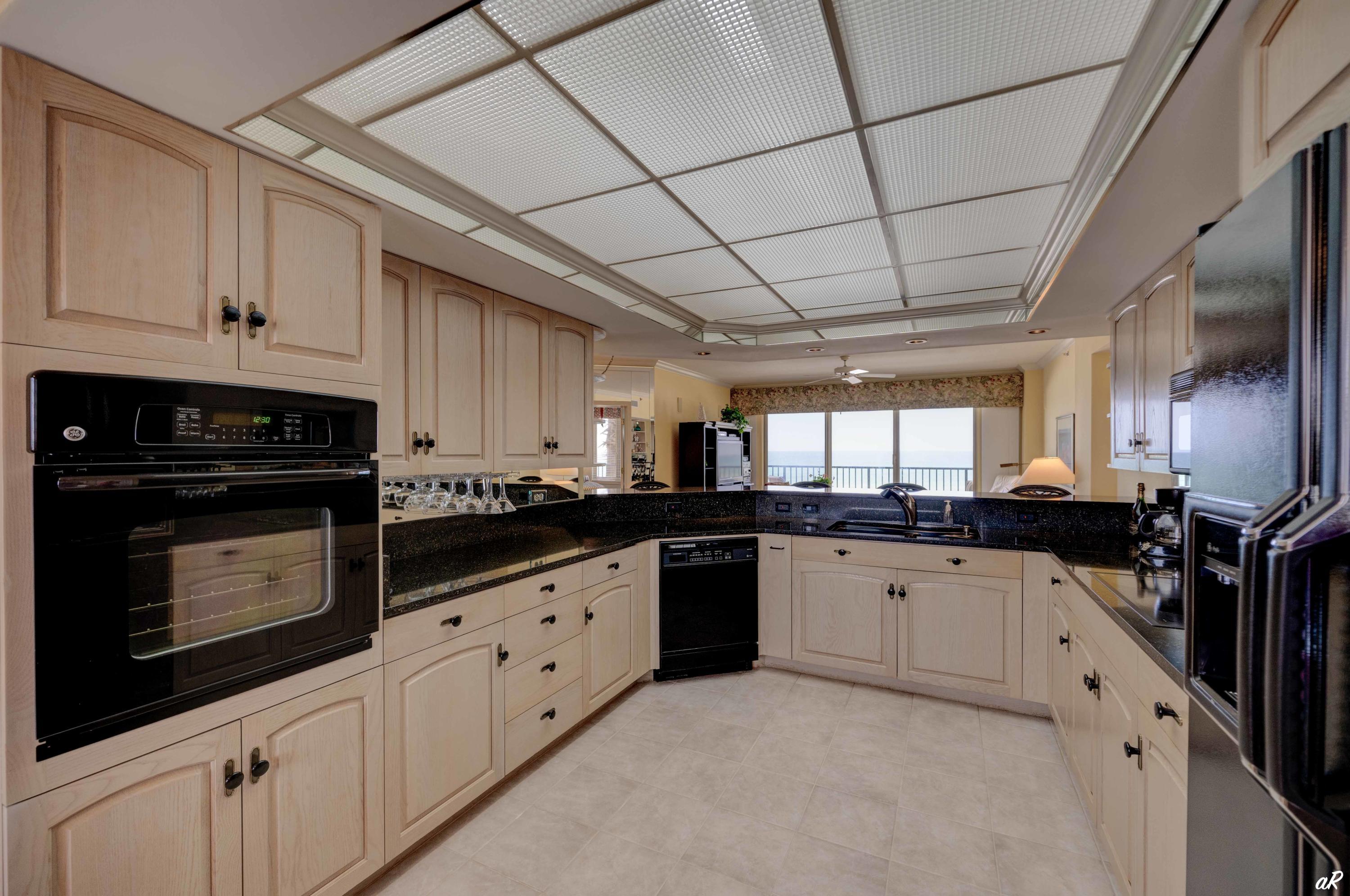 Summerwinds Condo - Residential