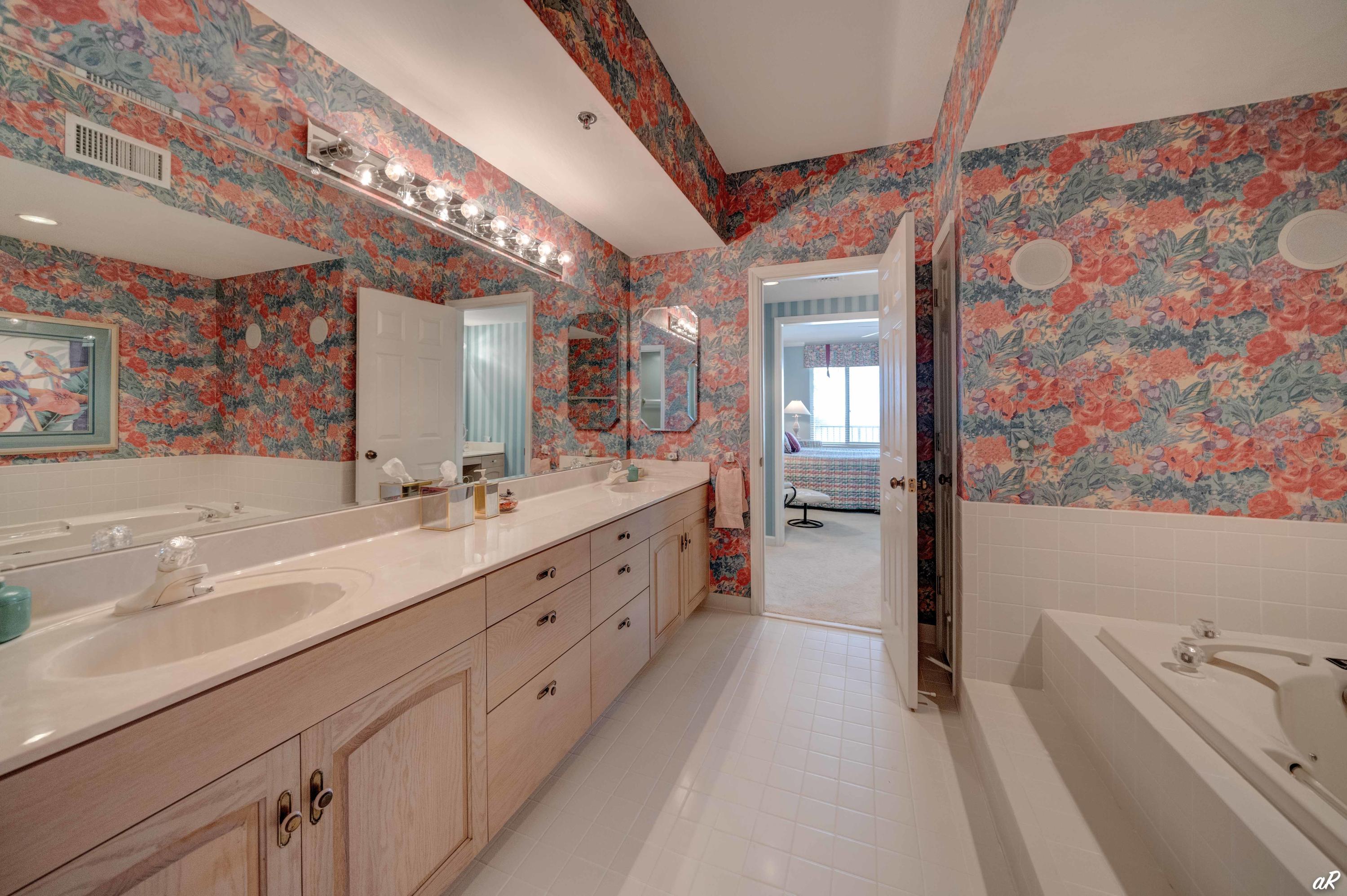 Summerwinds Condo - Residential
