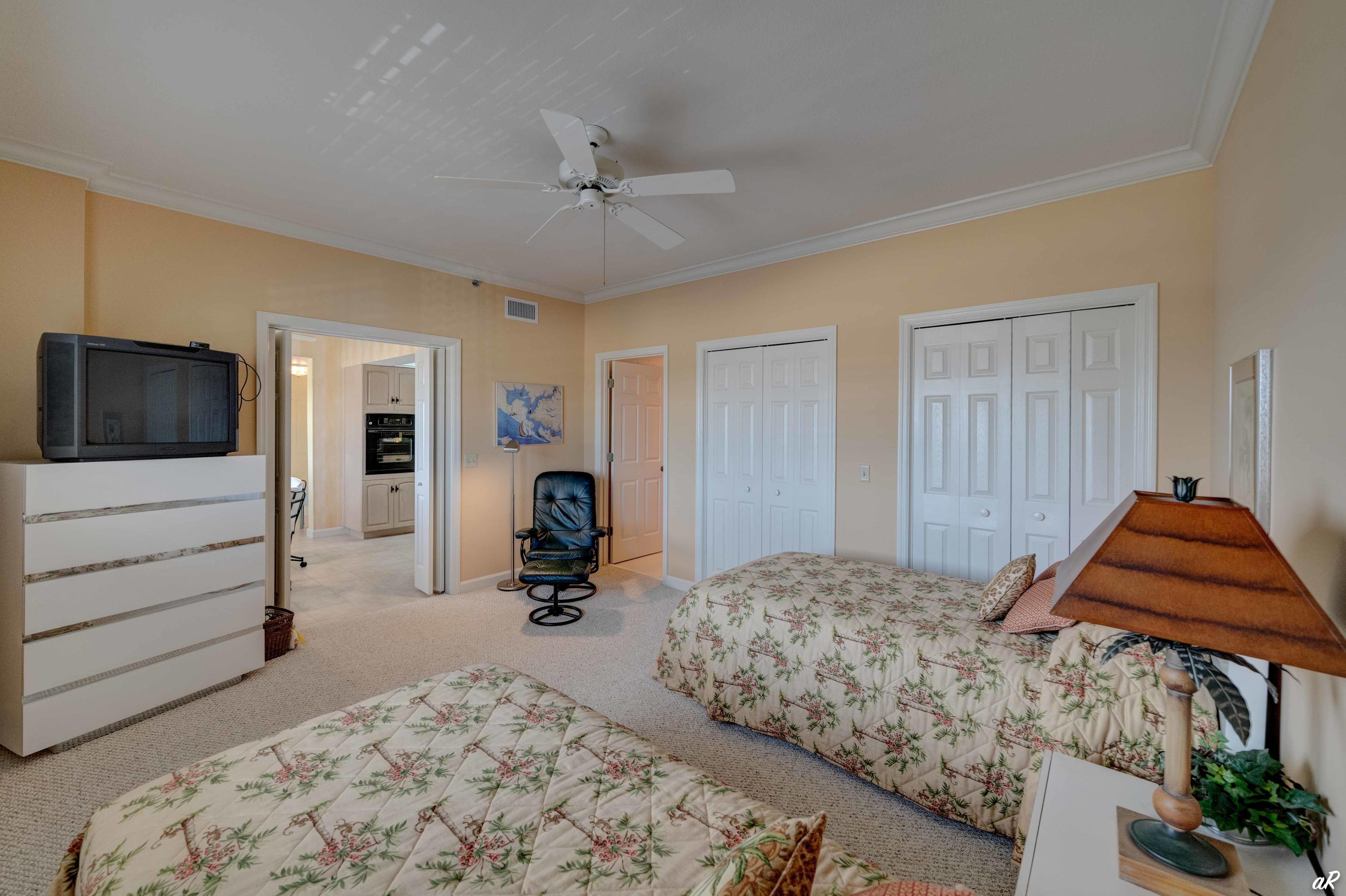 Summerwinds Condo - Residential