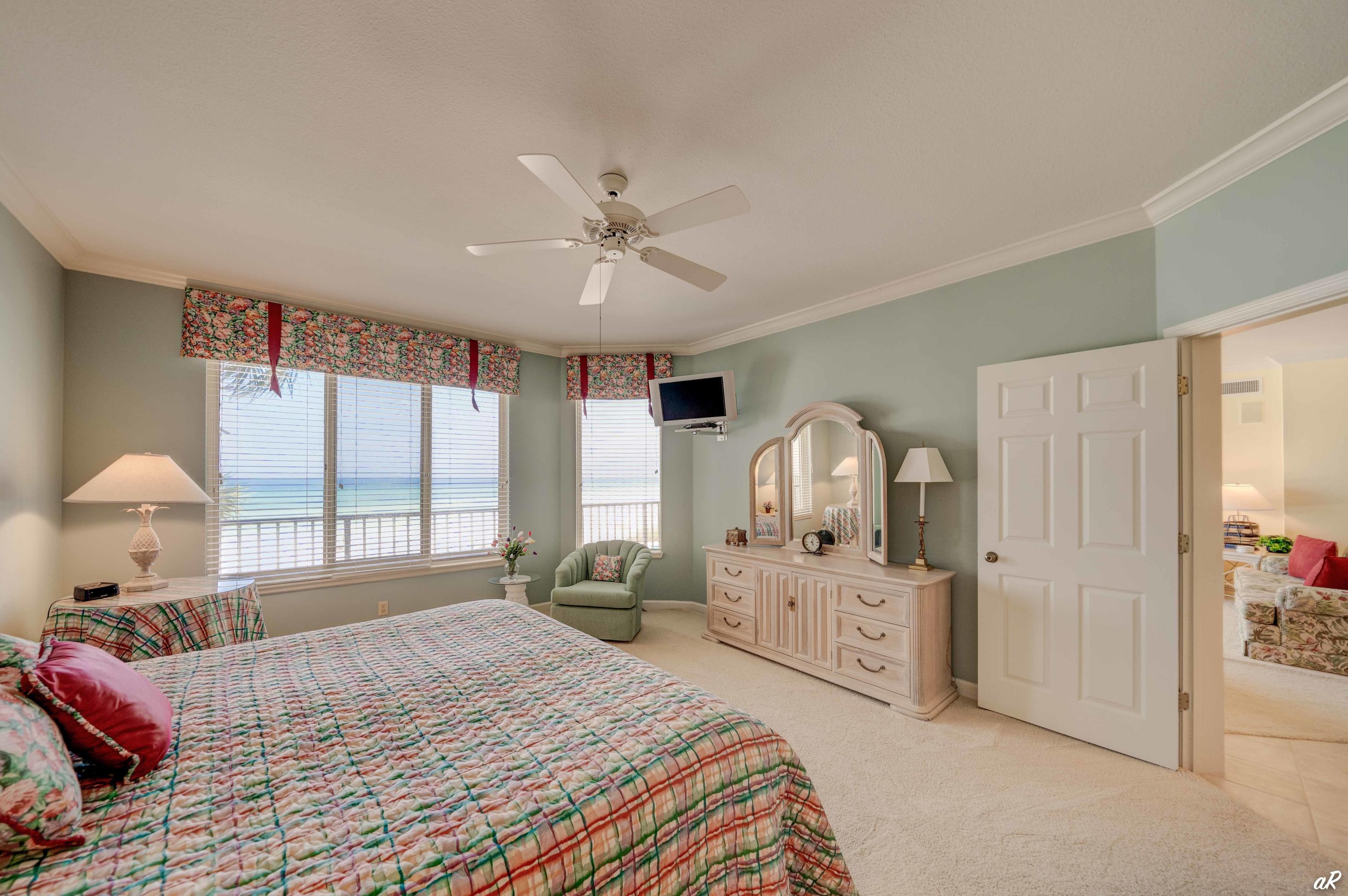 Summerwinds Condo - Residential