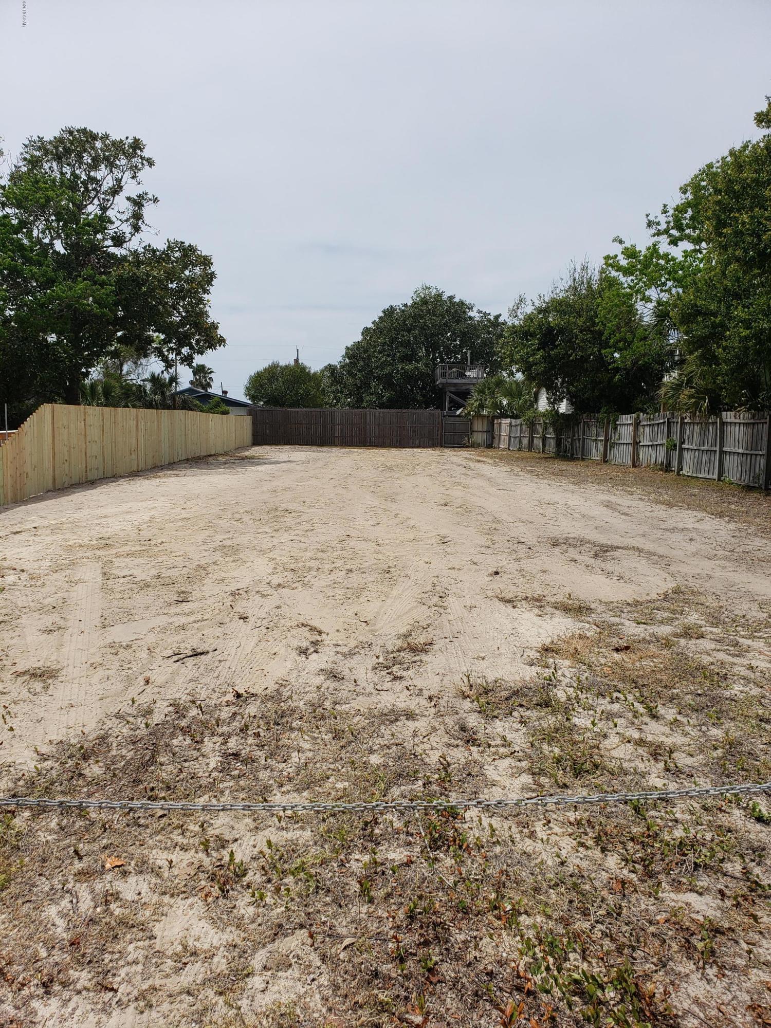 Looking for the perfect residential lot in Laguna Beach to build your dream beach house....This is it! Spectacular views of the Gulf of Mexico from the front yard. This residential lot is 50X150 feet deep and 600 feet away from the beaches and popular Carousel Grocery Store! Don't miss this opportunity to live in sought after Laguna Beach. Laguna Beach is a golf cart friendly community.