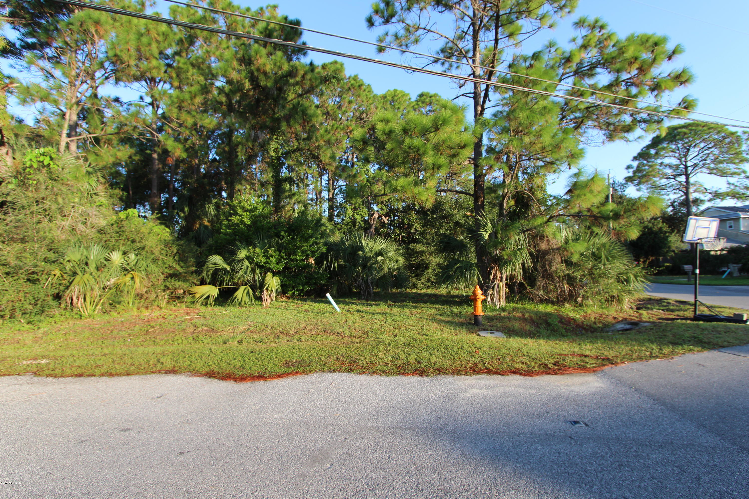 This large corner lot measuring 77x75 is located on the west end of South Lagoon Dr. Only minutes away from the gulf as well as the boat ramp access. It is zoned R-1 single family. Partially in flood zones X and AE. Water and Sewer are available.