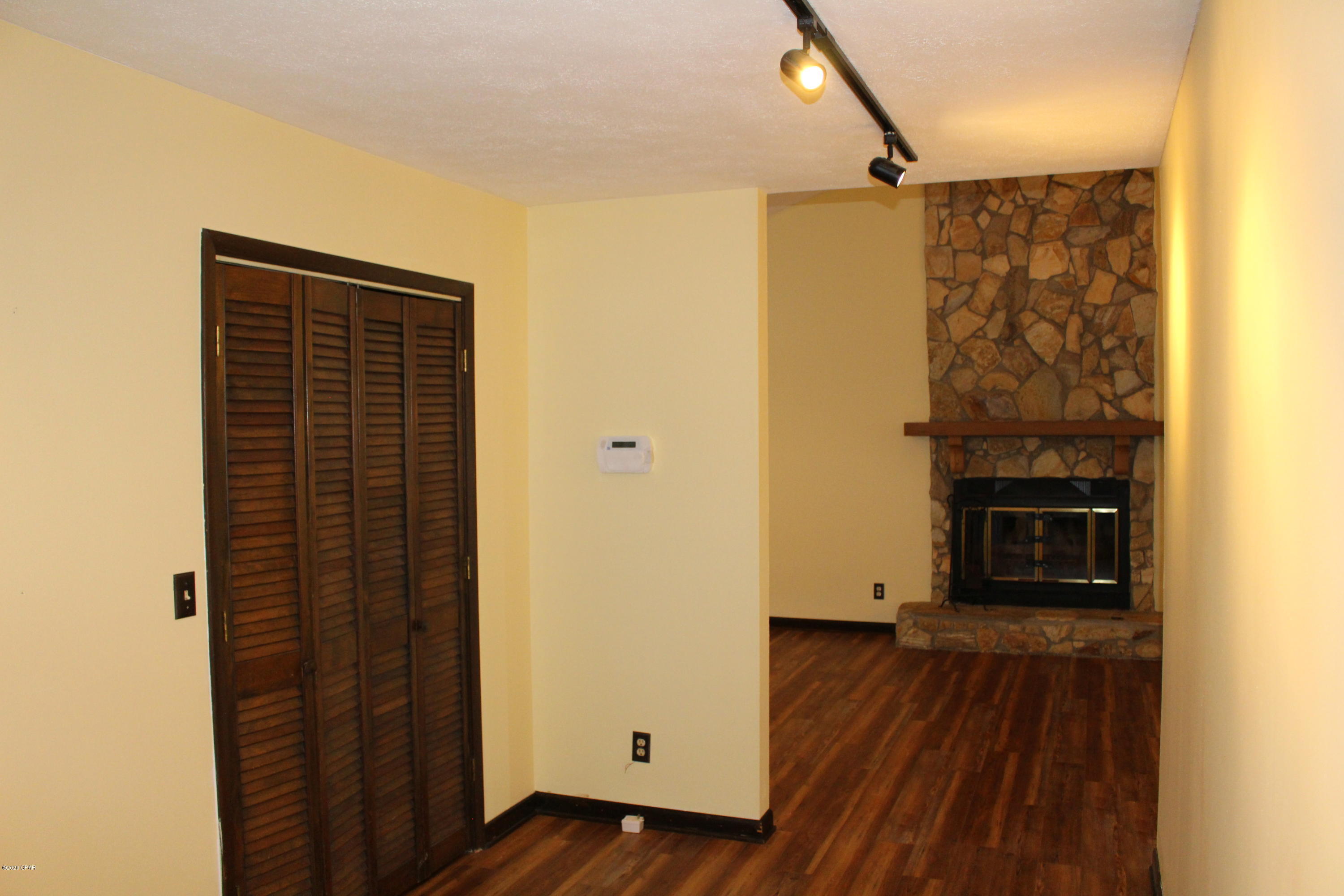 Forest Hills Unit 1 - Residential Lease
