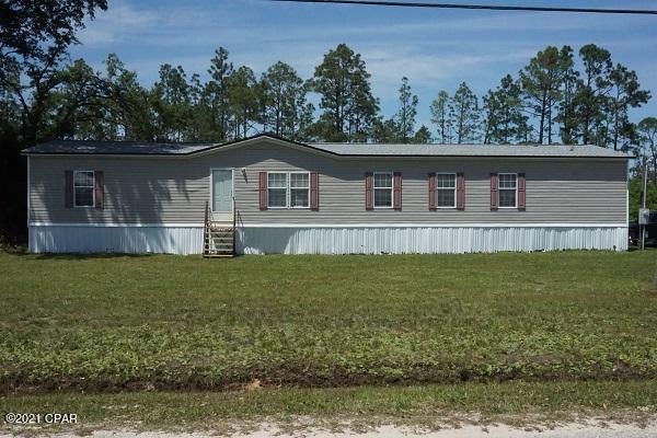 Price reduced on this large 2052 sq ft, 4 bd, 2 bath home on an acre with a large 24 x 14 covered porch to relax on while watching the kids play in the back yard, living room and a family room, split floor plan, close to town and all amenities.  New roof thanks to Michael. Call to see today..  Will need some repairs to make it your own.