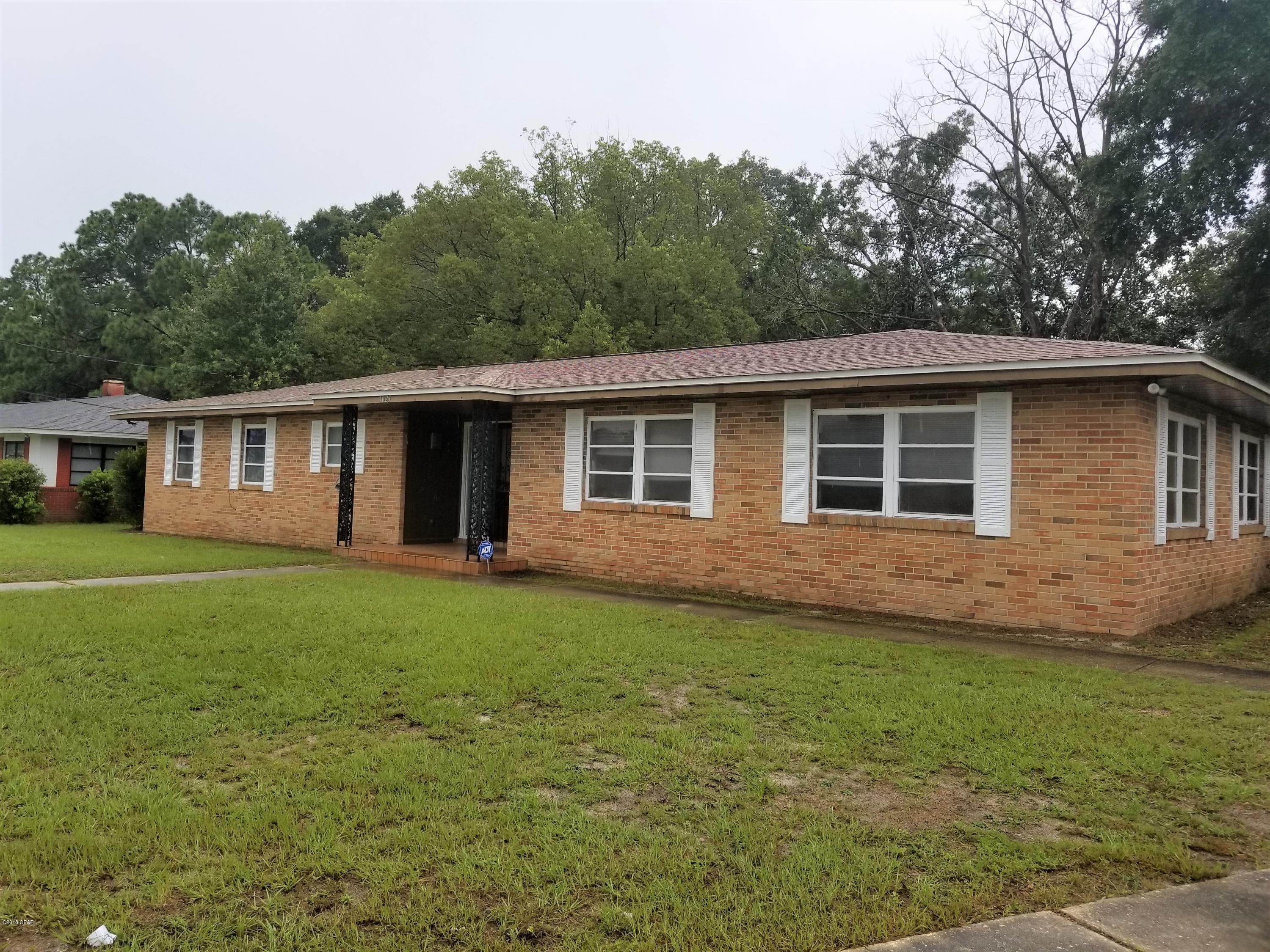 Available Now



This home is located on a corner lot in Panama City close to schools and shopping. This home is currently undergoing renovations. Home features a formal dining room, a covered patio off the den area and there is a separate laundry room and a 2-car garage. 



*All pets are part of the application process and subject to the homeowner's approval



*1/2 off the security deposit for active military



All measurements are approximate