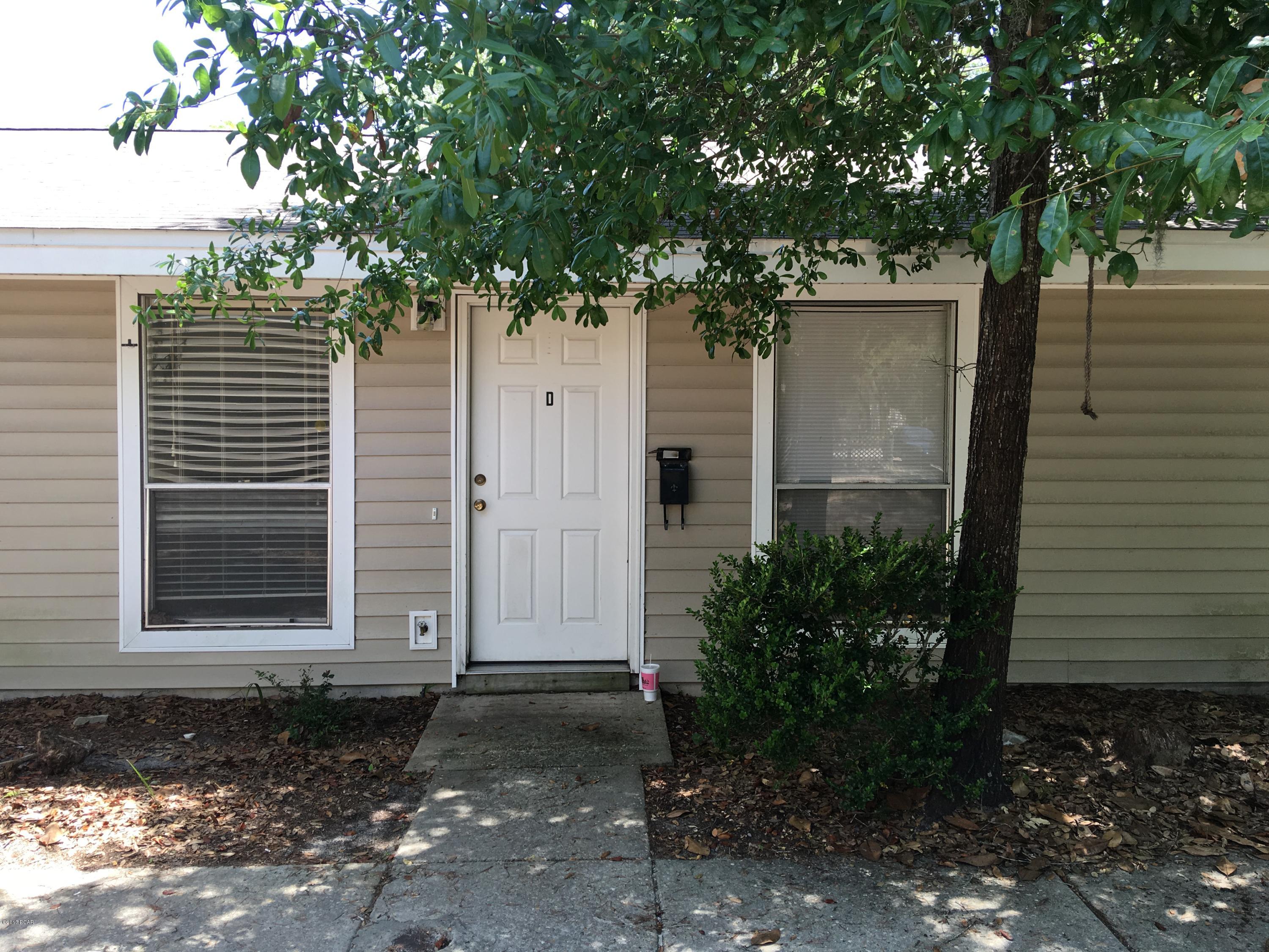 Nice 2 bedroom 1 bath apartment in St Andrews. Nice quiet, tree shaded area. Close to St Andres Bay, Beach Drive and downtown St Andrews. Conveniently located for access to the beach or colleges. No pets please. Garbage, Pest Control and Yard Care Included.