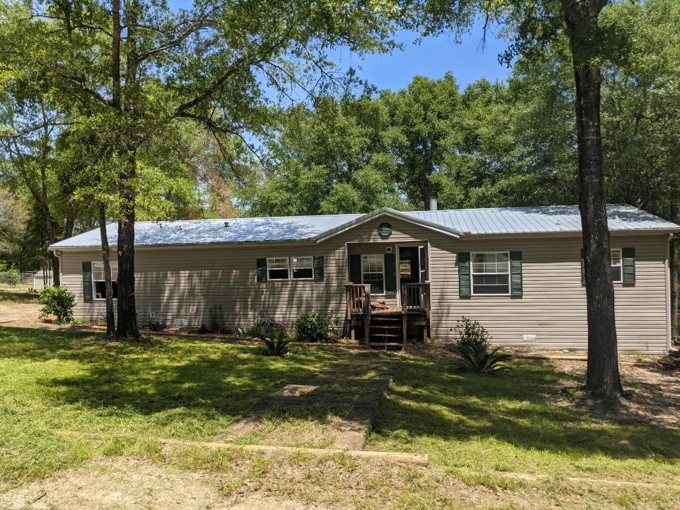 'CURRENTLY UNDER CONTRACT, SELLER ACCEPTING BACKUP OFFERS' 

Affordable lake front living! 

Large 3/2 with office or bonus room, open floor plan, vaulted ceilings and a large deck overlooking the lake. Fenced in yard area, plenty of room for gardening or pets. Workshop / shed with attached pole barn and room for vehicles, a tractor or boat.