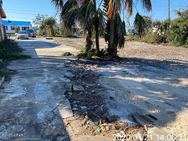 A cleared lot in the heart of the Cove ready for its next owner's dream house! Come build your home your way on this centrally located spot:

 just minutes from downtown, minutes from Bay Medical Center and Gulf Coast Regional Medical Center, close to shopping and great restaurants, near the Bay and the Bayou,  and just 15 minutes away from the world's most beautiful beaches!