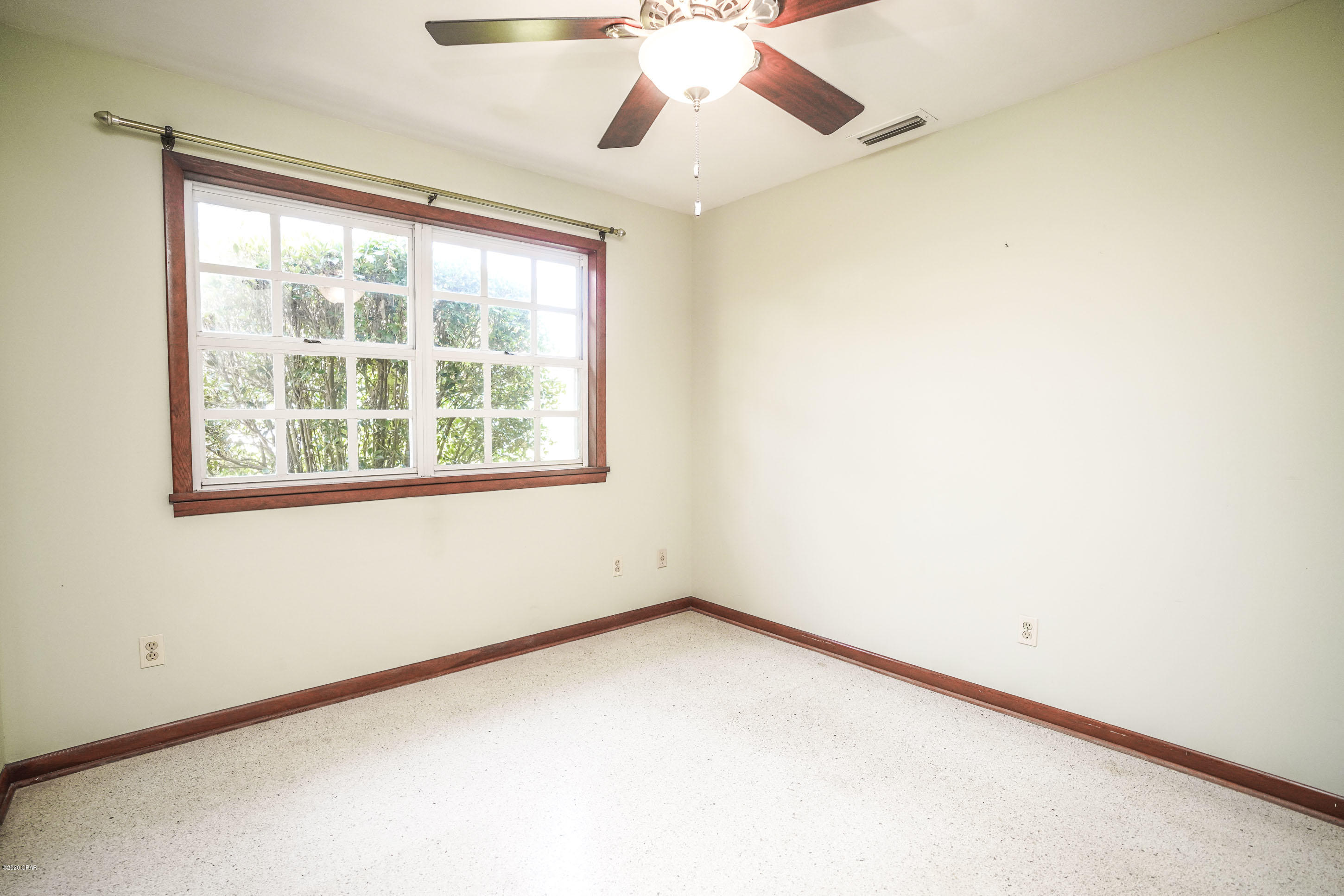 Woodlawn Unit 4 - Residential Lease