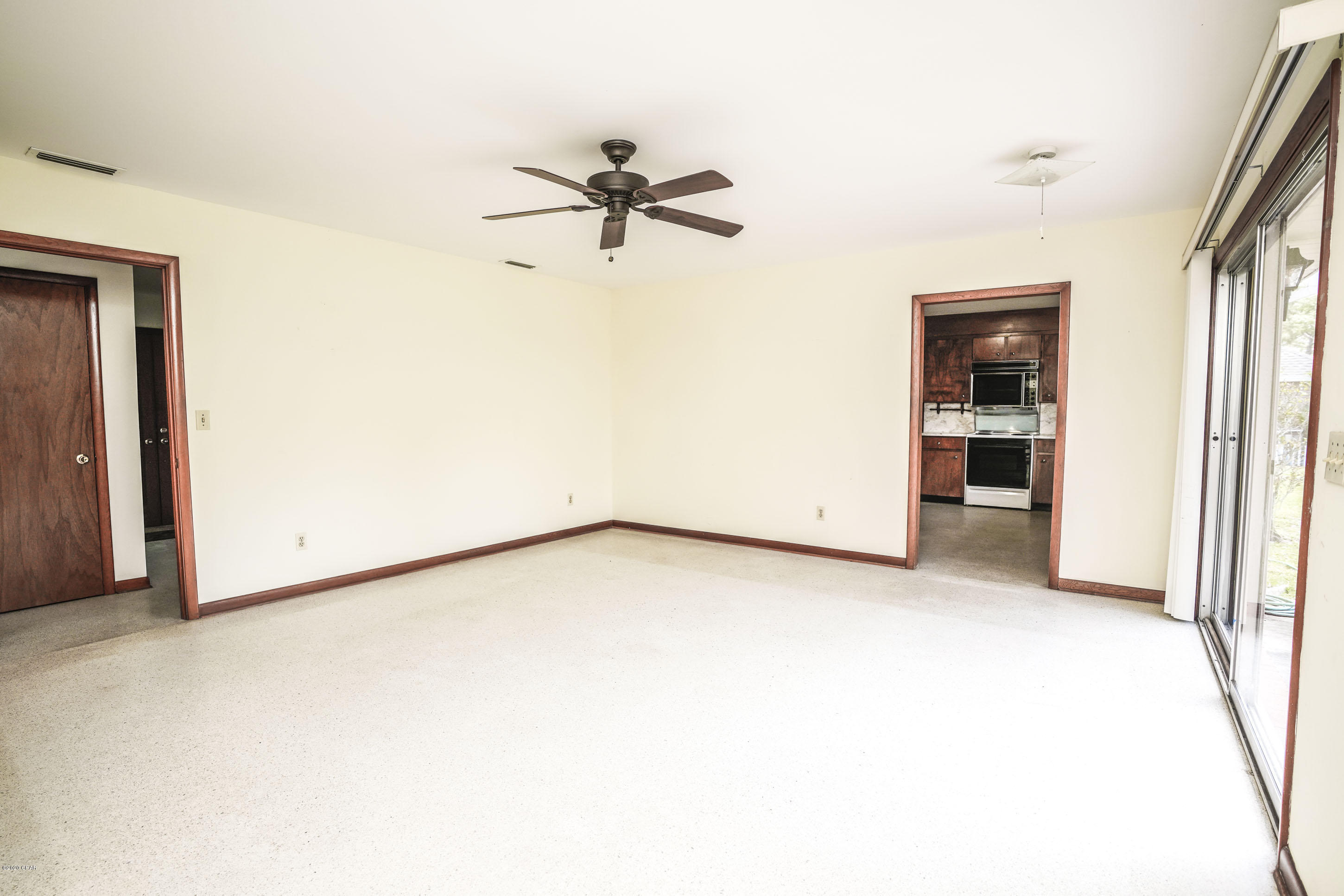 Woodlawn Unit 4 - Residential Lease