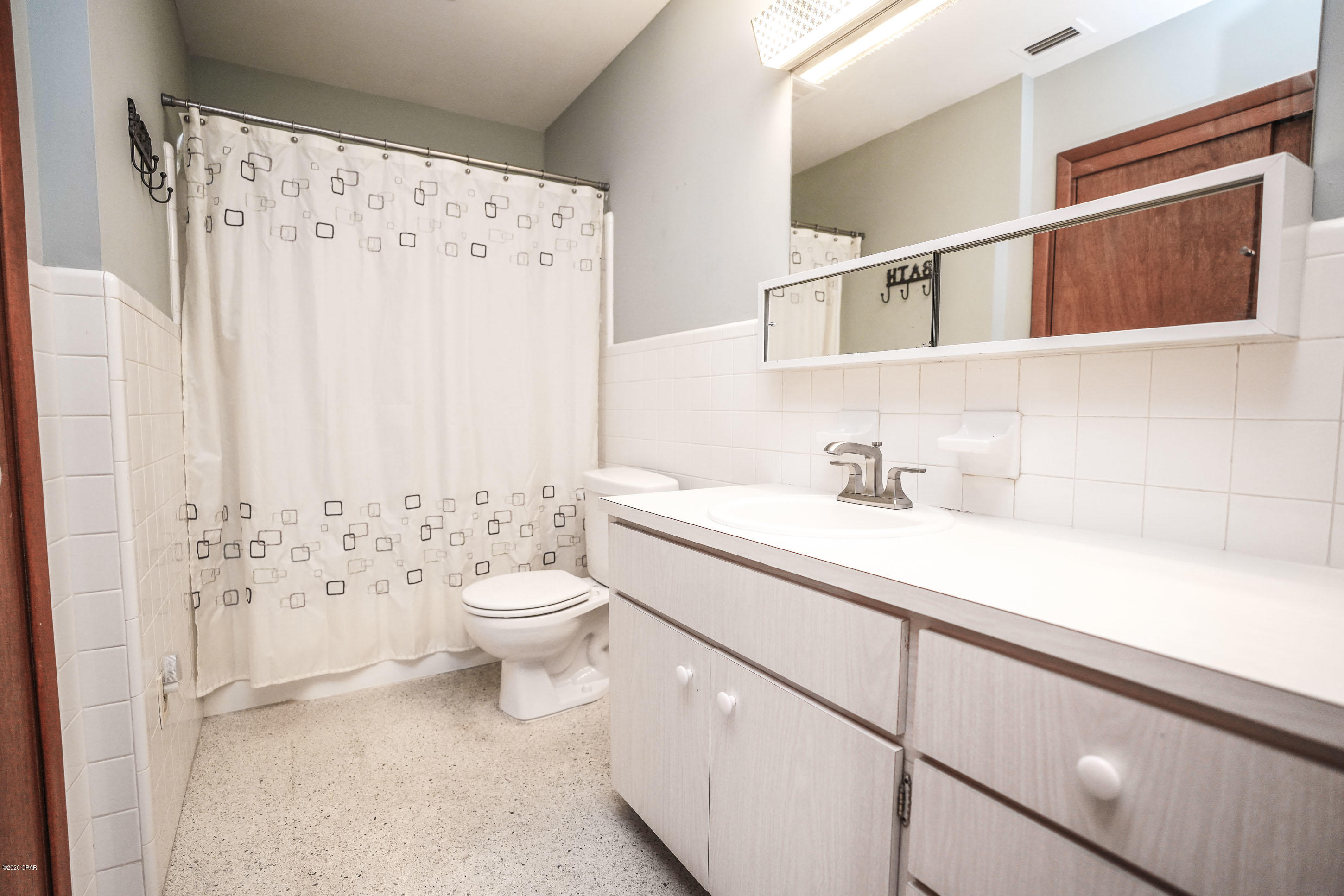 Woodlawn Unit 4 - Residential Lease