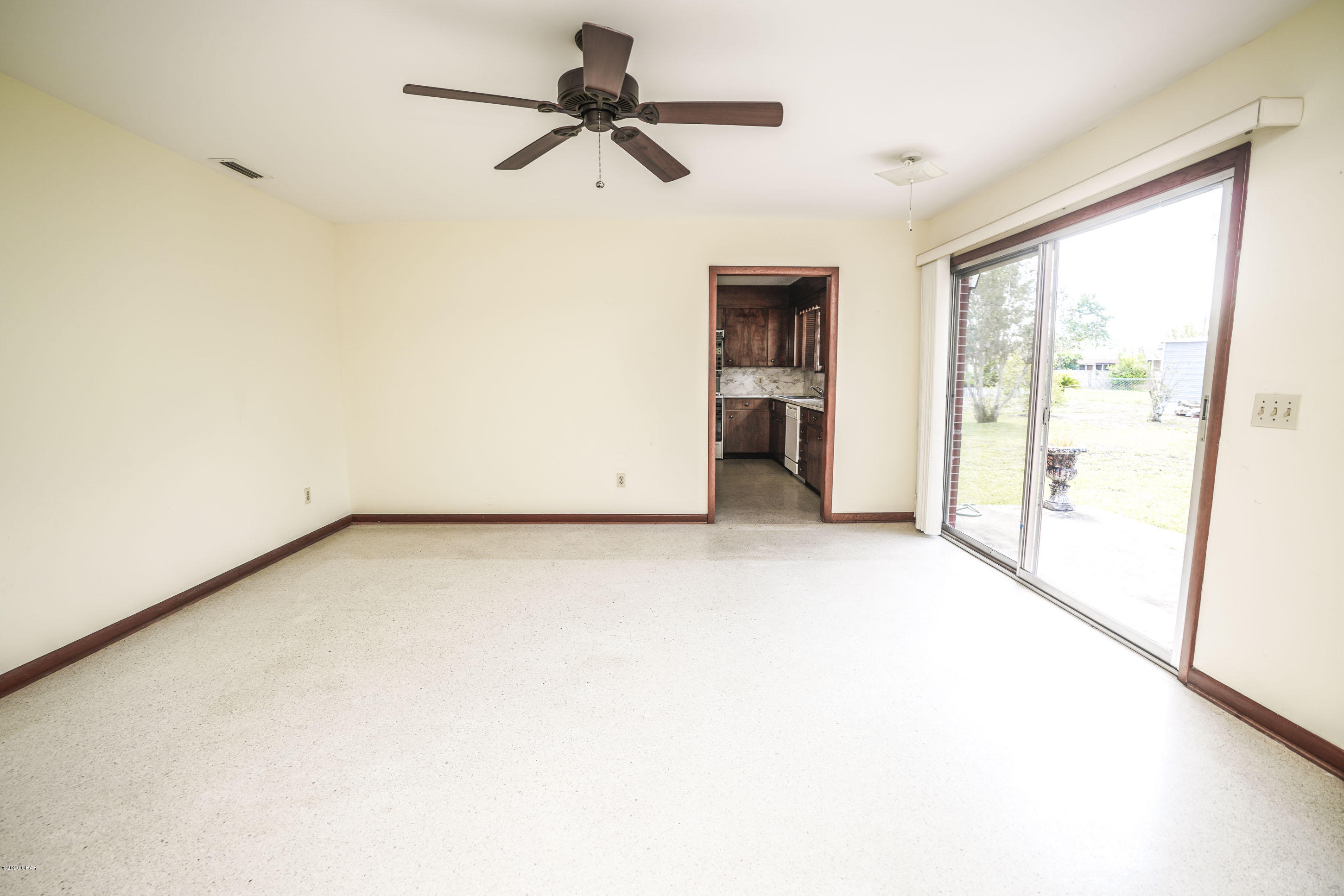 Woodlawn Unit 4 - Residential Lease