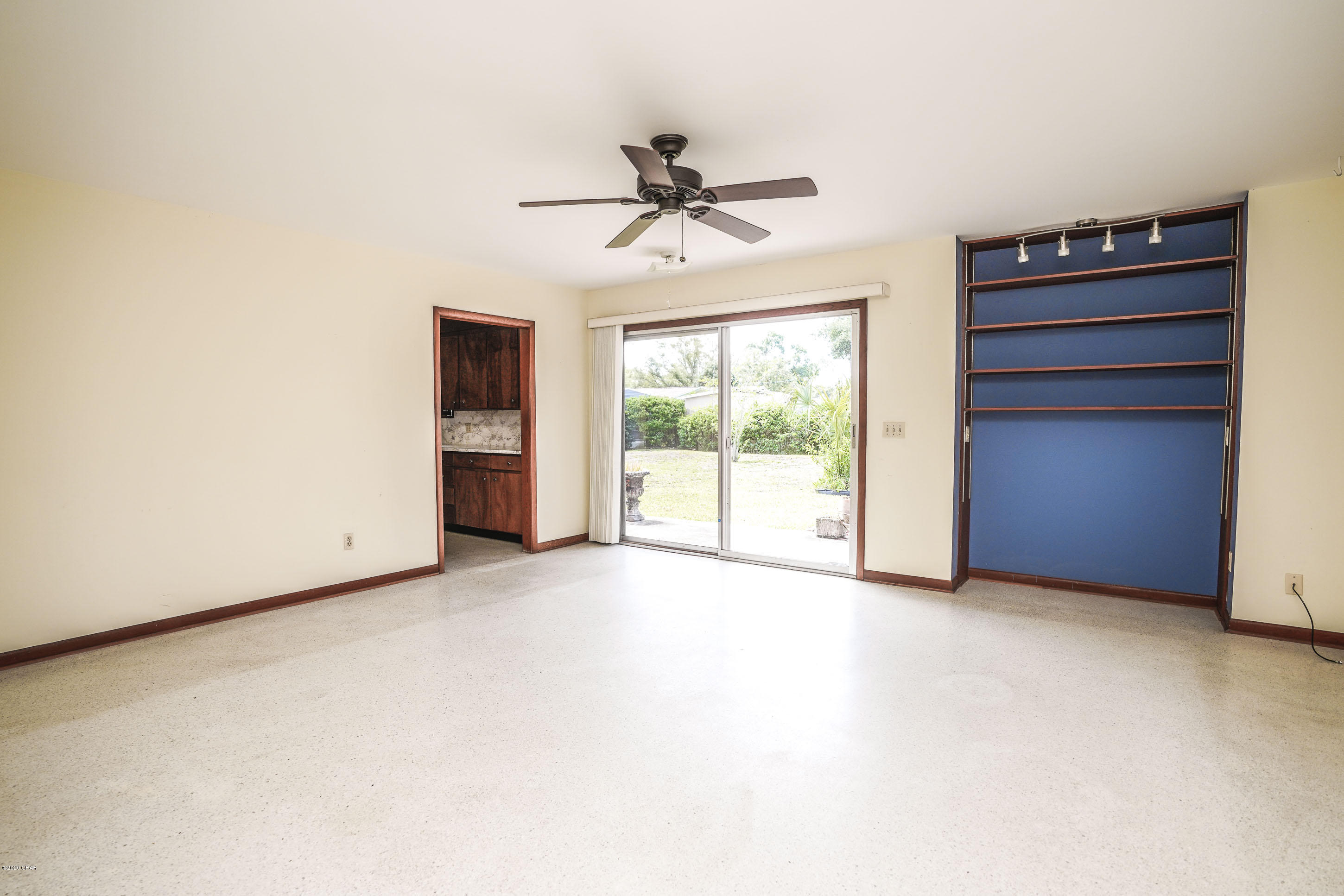 Woodlawn Unit 4 - Residential Lease