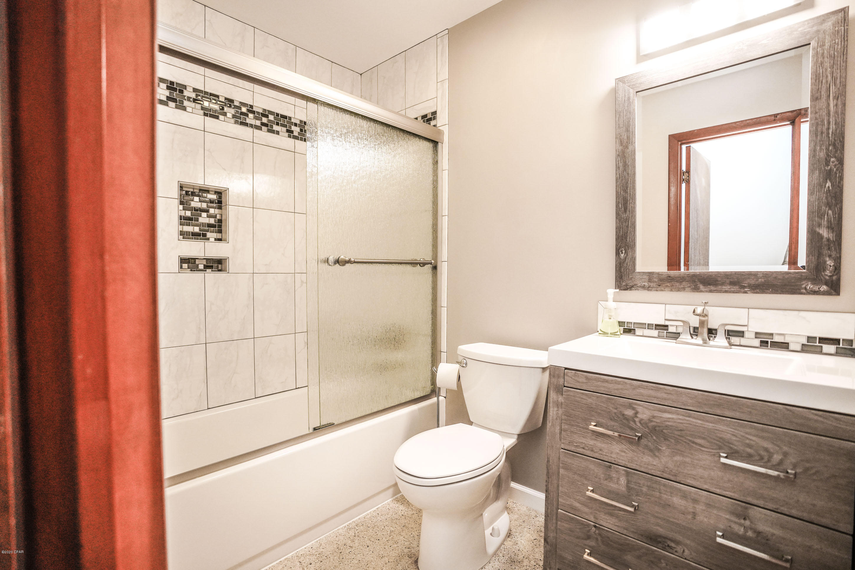 Woodlawn Unit 4 - Residential Lease