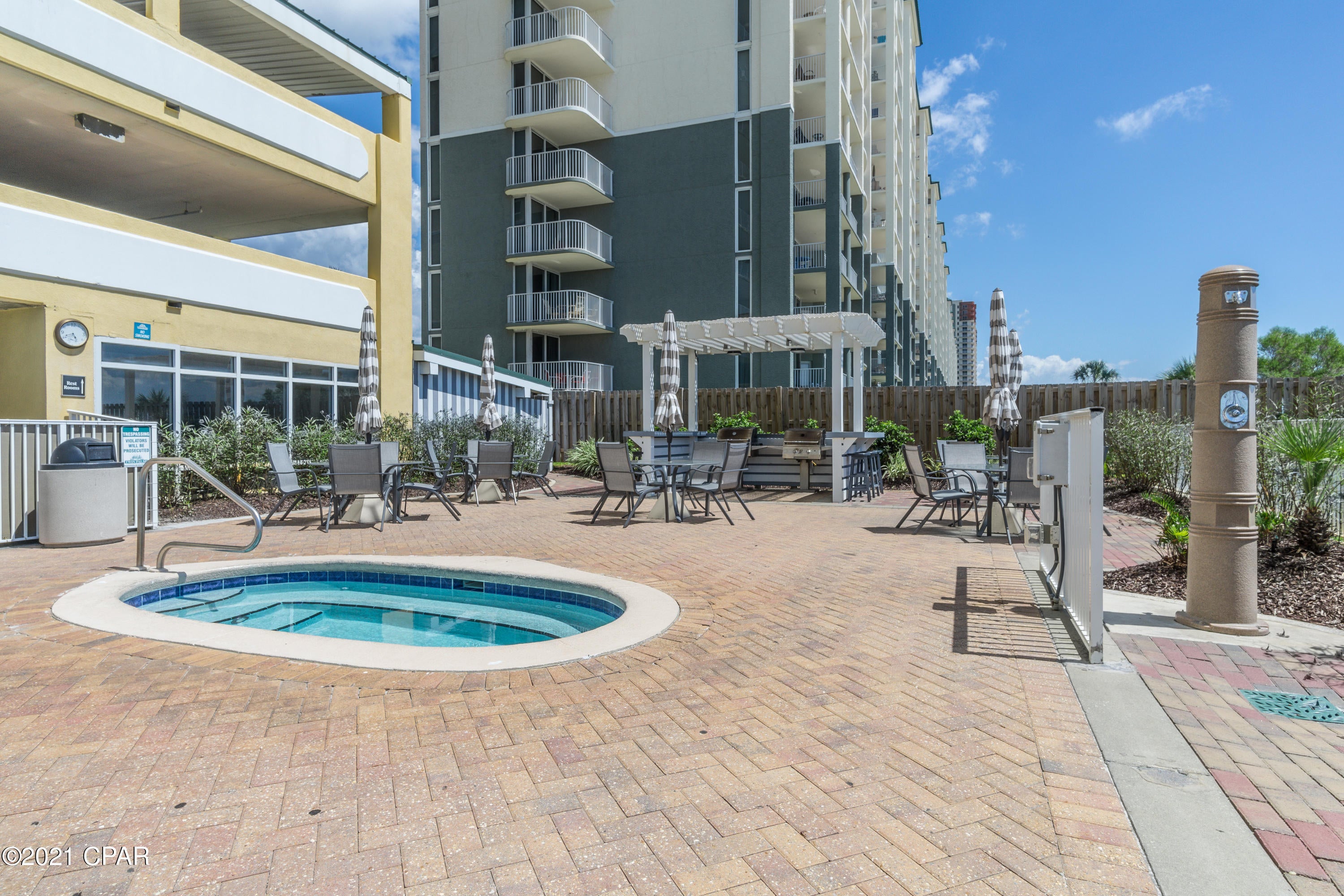 Twin Palms Resort - Residential