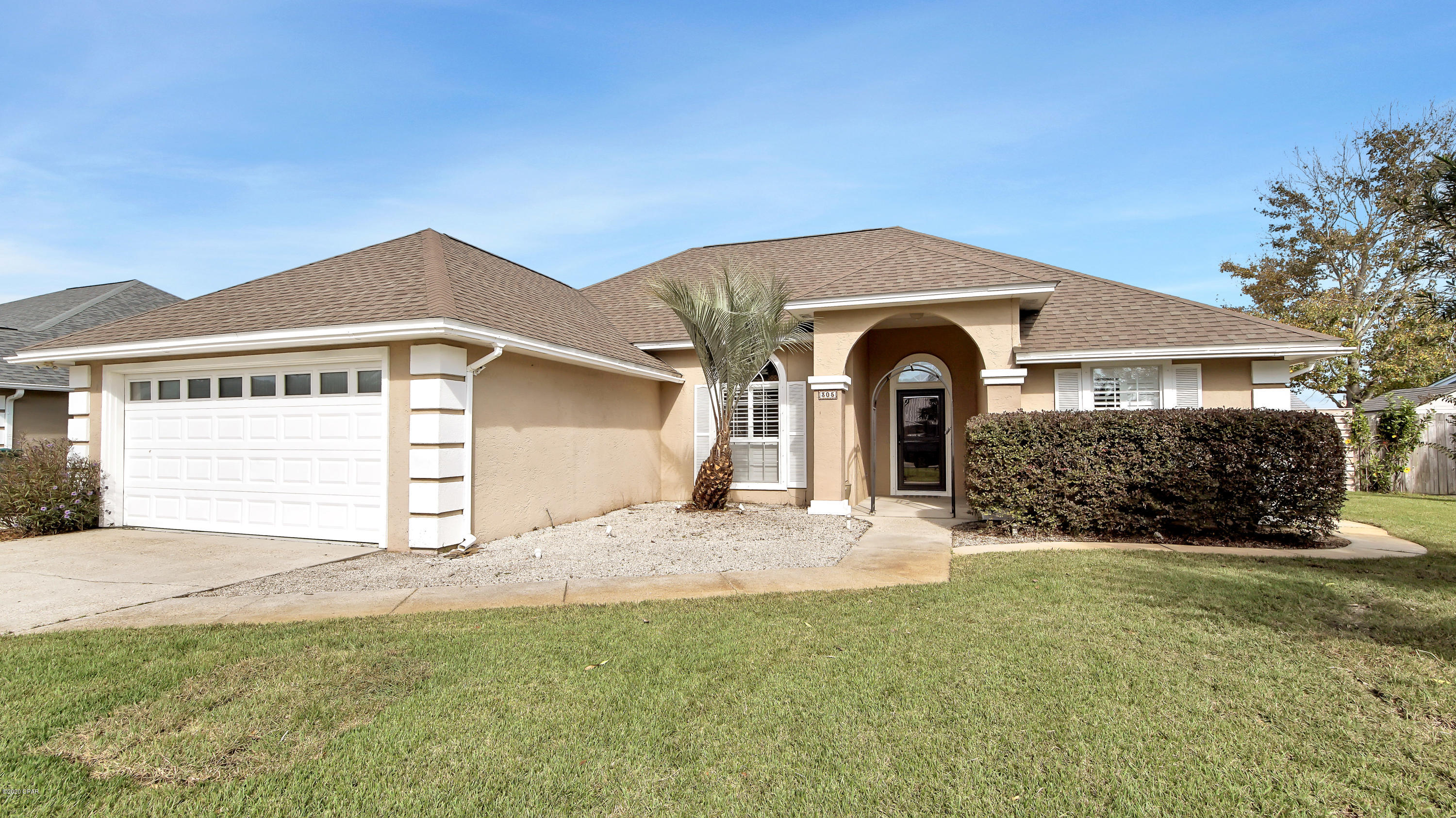 This beautiful 3/2 home in the Hidden Pines subdivision is waiting for a new owner.  The split floorplan home has an open living area that features wood floors.   The back yard outdoor living area is amazing, with a gardening shed and pergola.  The 12x24 studio in the back yard has a/c and electric.  This would make a great man cave, or she shed.  There is also a concrete area to park your boat or RV.  You have to see this home to believe it.  New roof in 2013.  Seller offering a $1,000 flooring allowance.