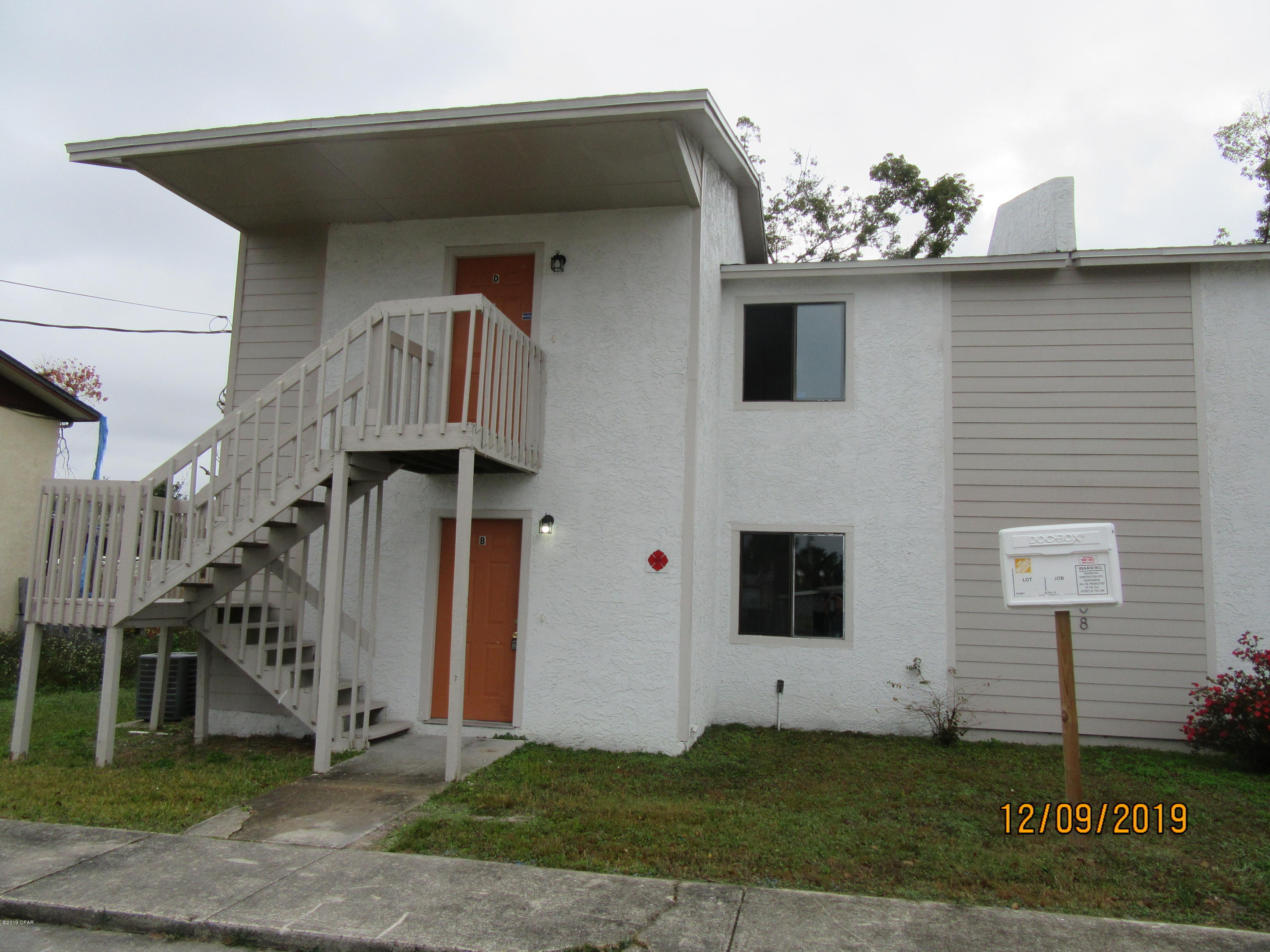 Newly renovated 2 Bedroom 1 bath downstairs apartment located close to St Andrews historic district. All property sizes and ages are approximate, please measure and/or verify if important.

School assignments are subject to change, please check with Bay County for most accurate information.

Deposit is the same as the rent.Pets NOT Allowed!
