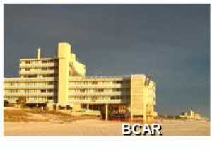 Great Studio unit at Fontaine Bleau located directly on the Gulf of Mexico with enclosed pool.