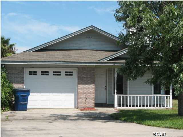 Centrally located, 3 bedroom 2 bath home. Convenient to shopping and restaurants. Home has a wood burning fireplace, ceiling fans. All electric. Screened in back porch. Washer and dryer hook-ups.