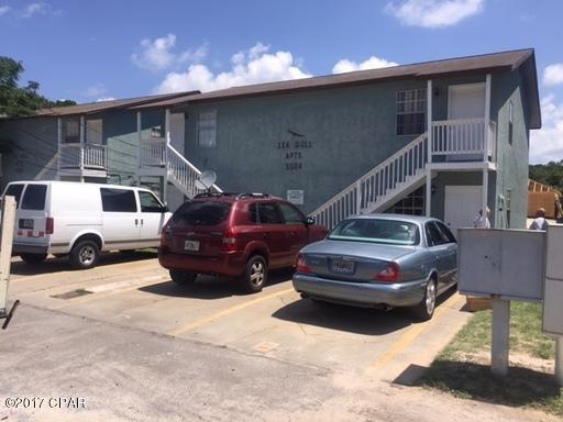 1 bedroom, upstairs apartment located conveniently to the beach and shopping. Water, sewage, pest control, and lawn service are included with rent. 



All measurements are approximate.