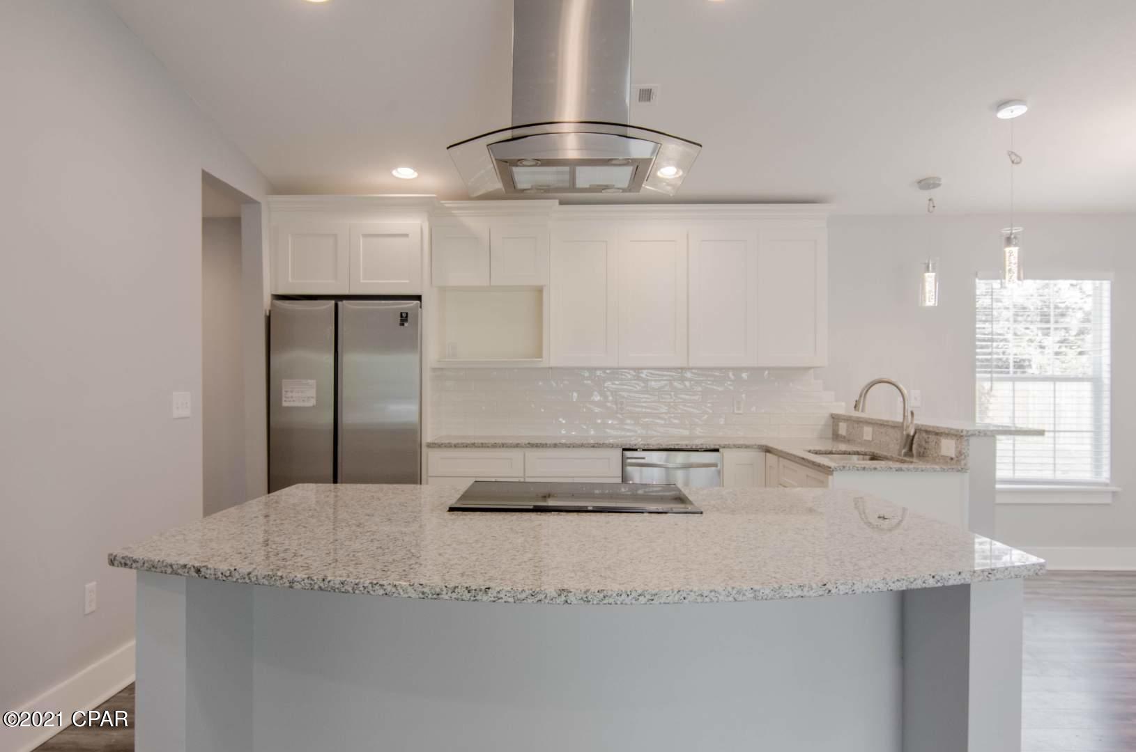 Venetian Villa 1st Add Replat - Residential