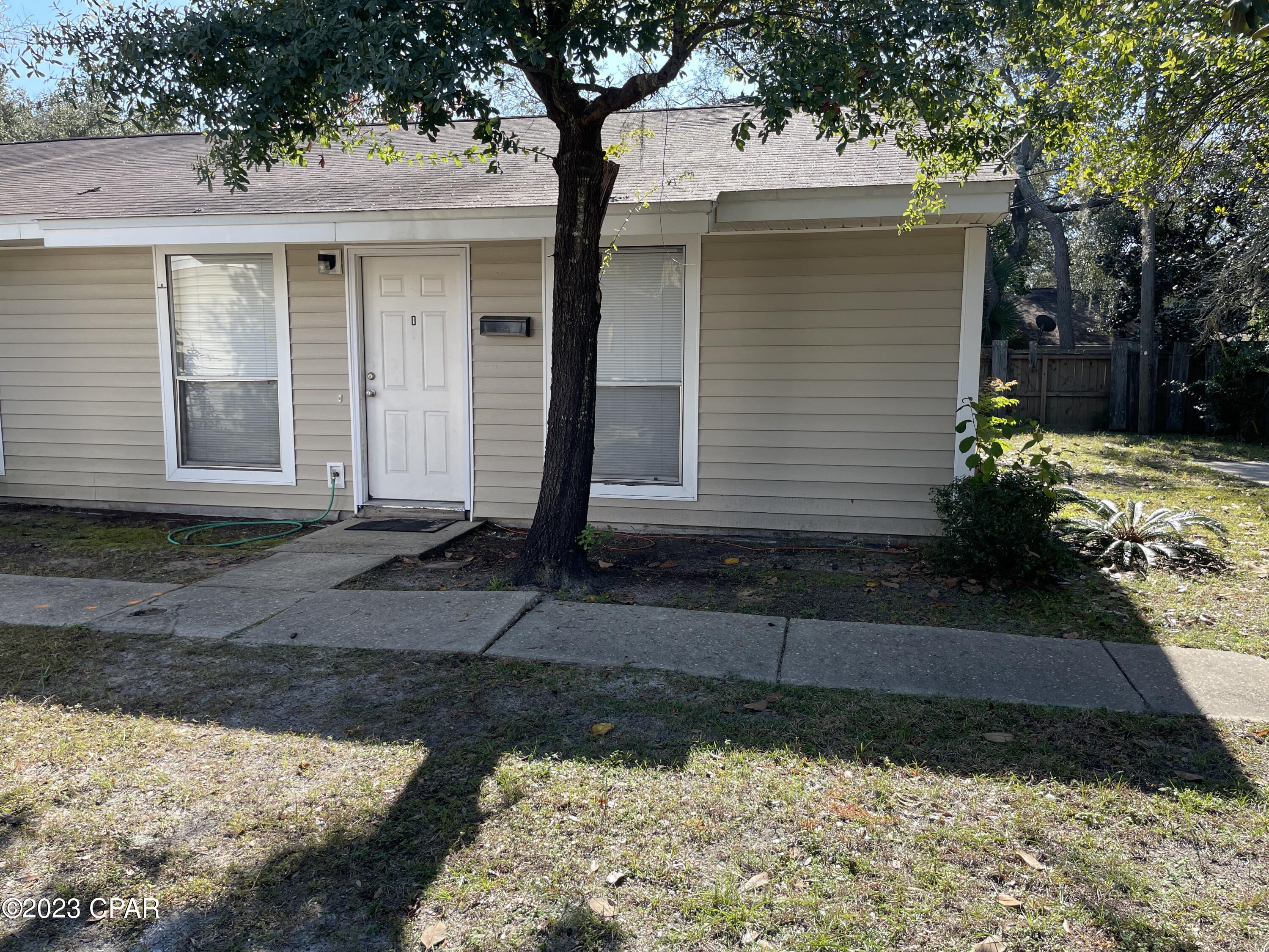 Nice 2 bedroom 1 bath apartment in St Andrews. Nice quiet, tree shaded area. Close to St Andres Bay, Beach Drive and downtown St Andrews. Conveniently located for access to the beach or colleges. No pets please. Garbage, Pest Control and Yard Care Included.