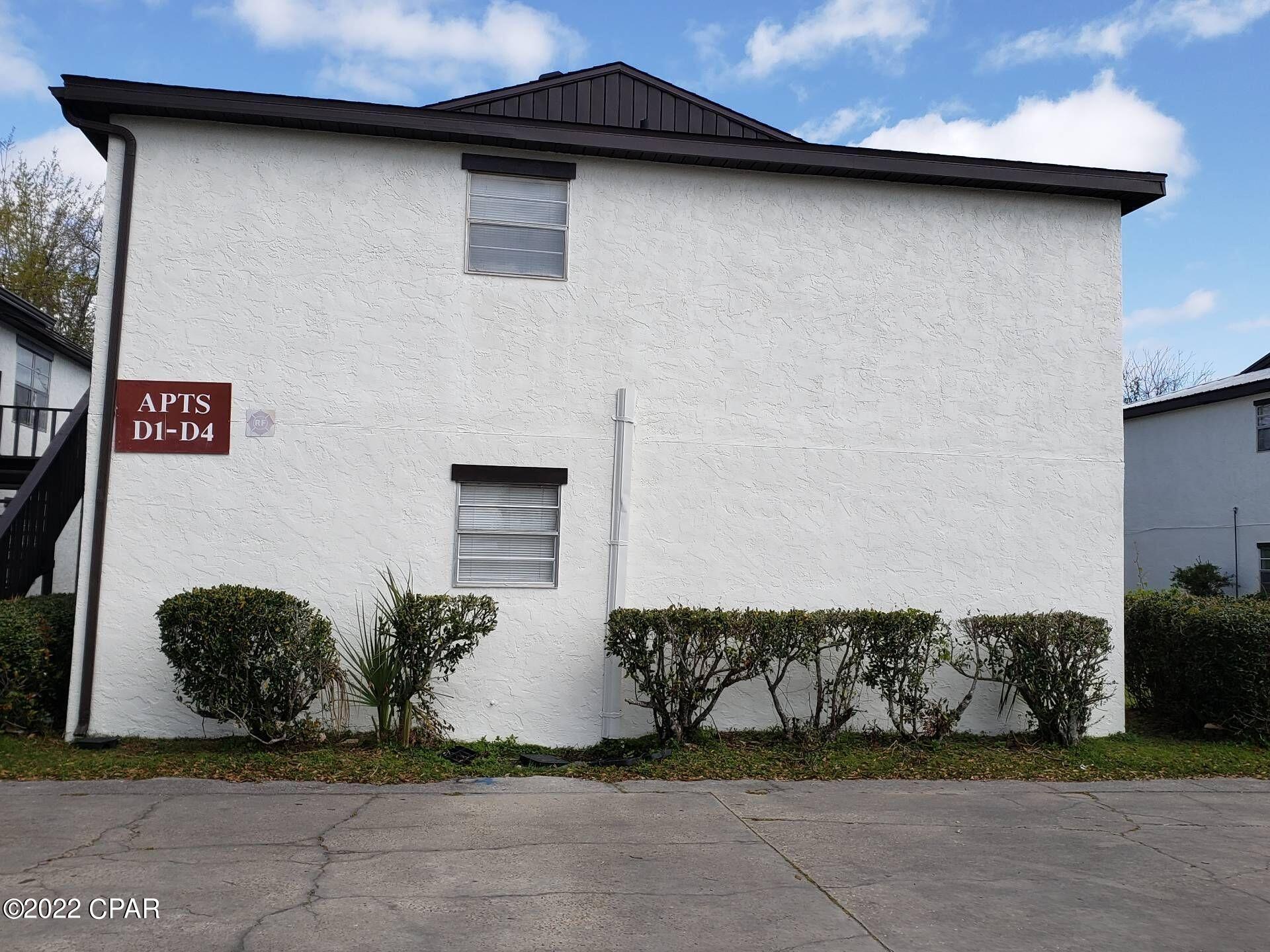 *FREEDOM COURT APARTMENTS*



This apartment offers 2 bedrooms and 1 bath. Downstairs unit located near TAFB, schools, and entertainment. Some units have tile floors and some have new carpets, most units have new paint. All units have washer/dryer hookups.



*Trash, pest control, and lawn service included*



*No pets*