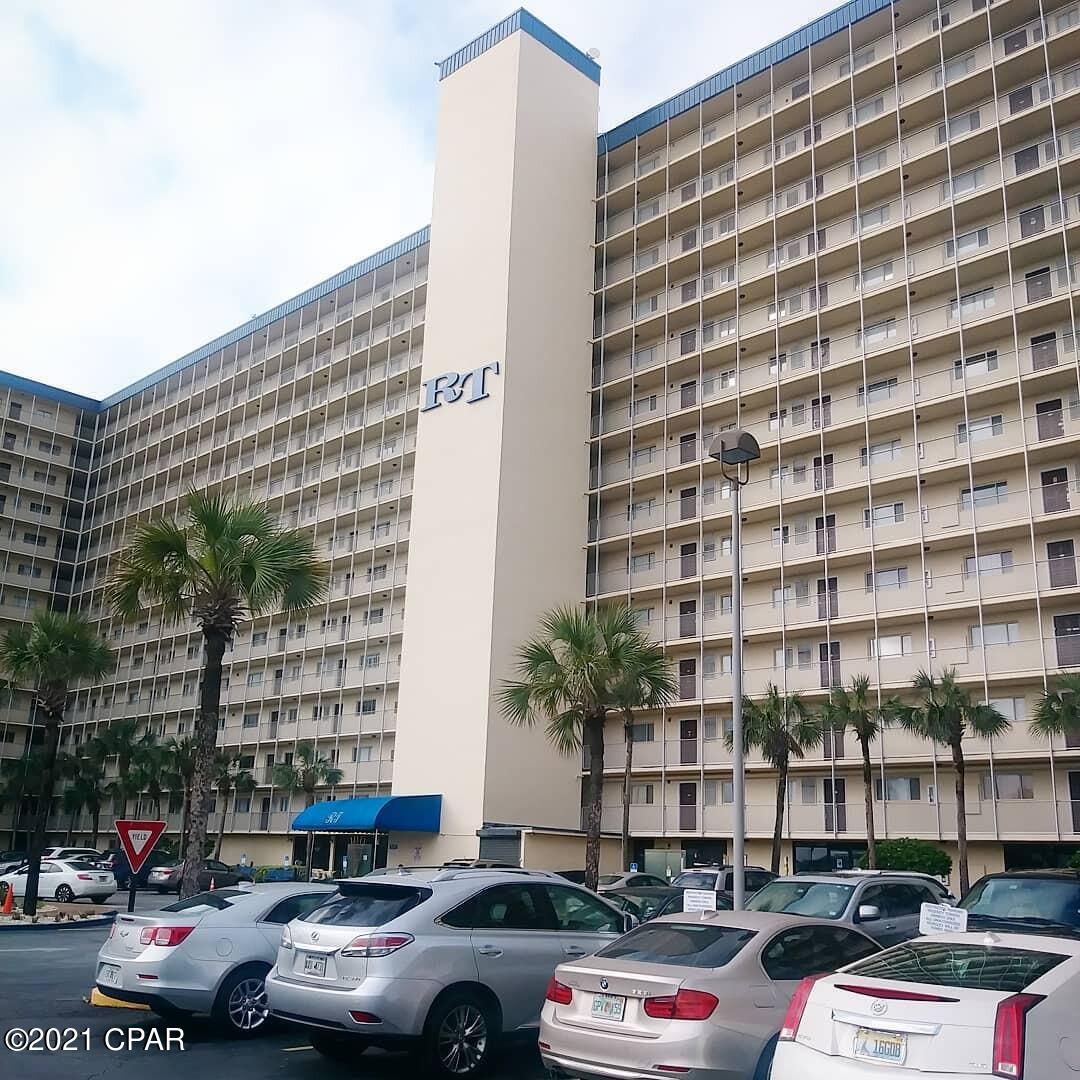 Excellent Highly sought after END Unit in Regency towers. With West facing Balcony for beautiful sunsets in the evening. 

This 3/2 is being offered AS IS and may need a little TLC but is priced to sell.  Featuring Panoramic views from the living room. You can see North Lagoon as well as the Gulf.  Contact an agent today for your private tour.