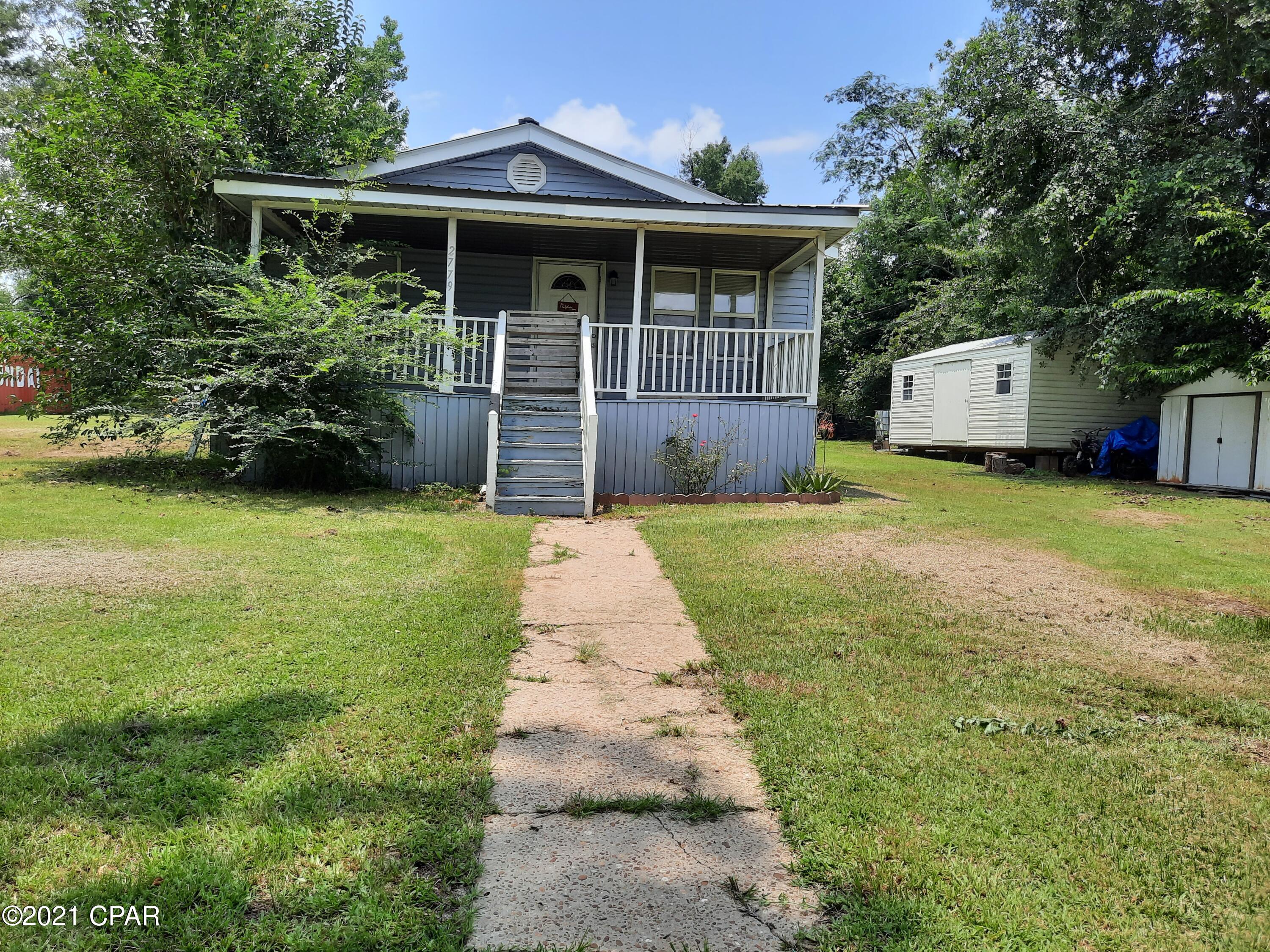 IN TOWN Cute 3 Bedrooms, 2 Baths with New Metal Roof in 2019, New water proof Vinyl Flooring, New AC and Heating Unit, New Appliances on Mother's Day, New paint inside,  Back deck in 2020. Small metal shed goes with property. Some furniture is negotiable. You will be minutes away from Doctor's offices, Hospitals, Restaurants, Grocery Stores.  Only ten minutes to Interstate 10 and Walmart. Only 60 miles to the coast.