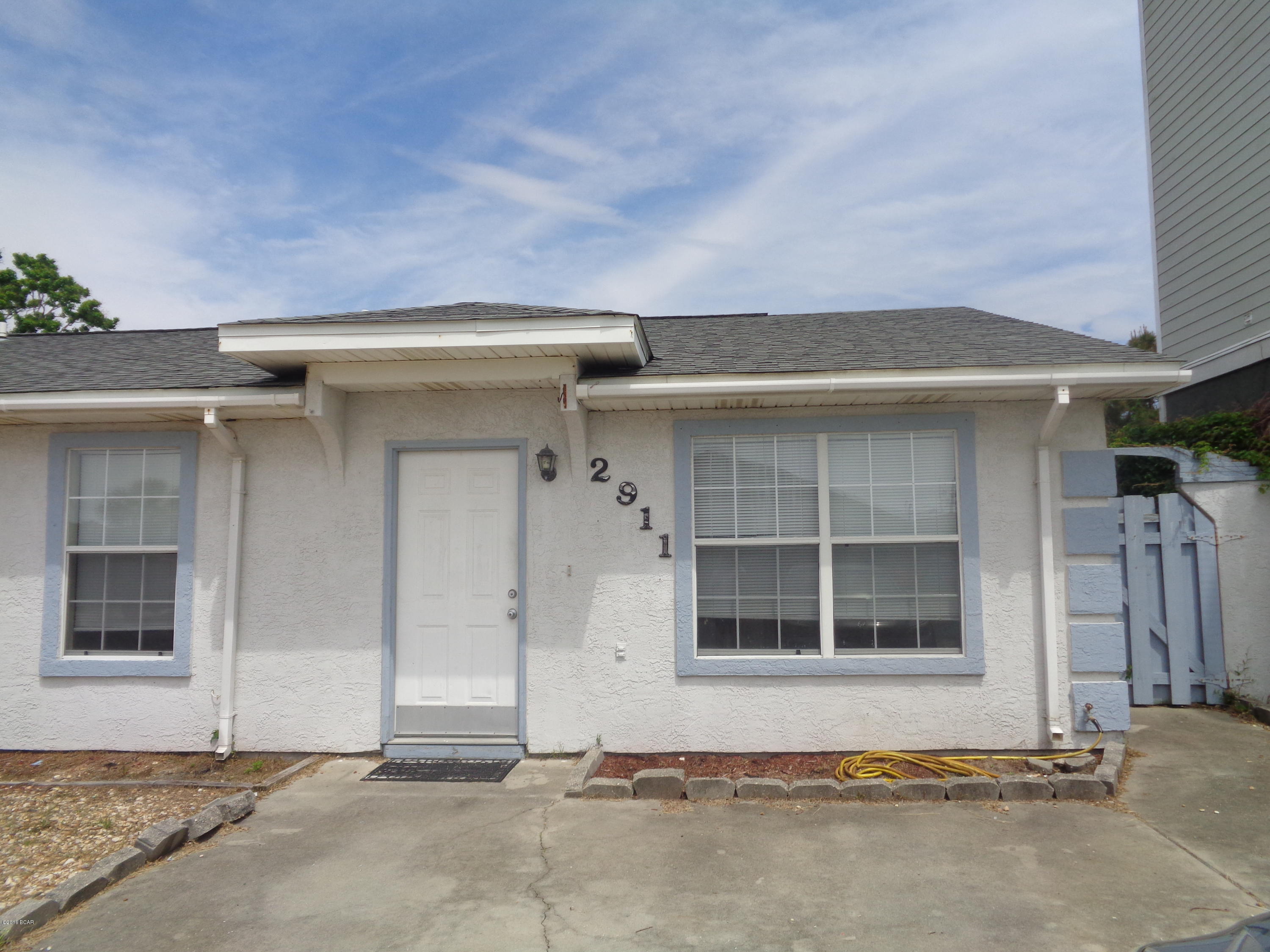 CLOSE TO BEACH!!! CUTE DUPLEX WALKING DISTANCE TO BEACH, ALL TILE FLLORS WITH FENCED BACK YARD.