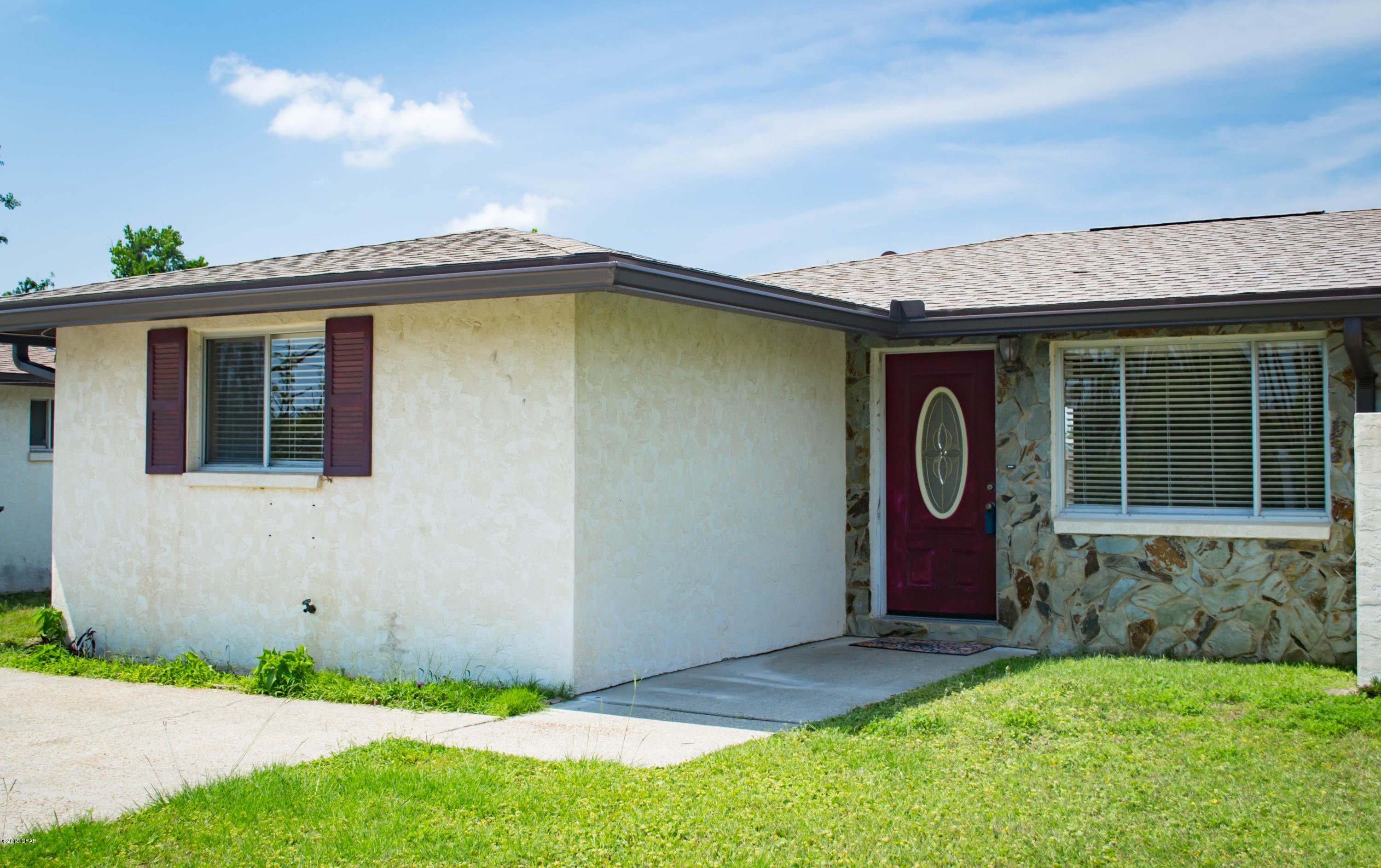 MOVE IN READY! Tenant is responsible for all utilities and lawn care. The home has all new floors, fresh paint and a privacy fenced back yard. Call Lindsay Minter for info on showing/applications. 850-270-4200
