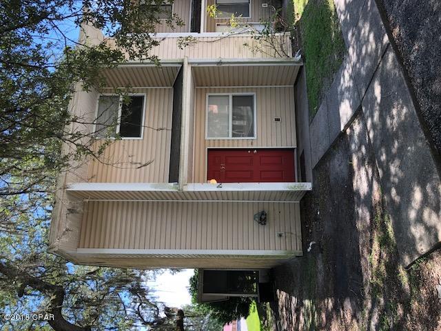 2 Bedroom, 1 1/2 bath townhouse. Freshly painted. Kitchen has glass top stove, dishwasher. Home has laundry room and screened in porch. No pets please.
